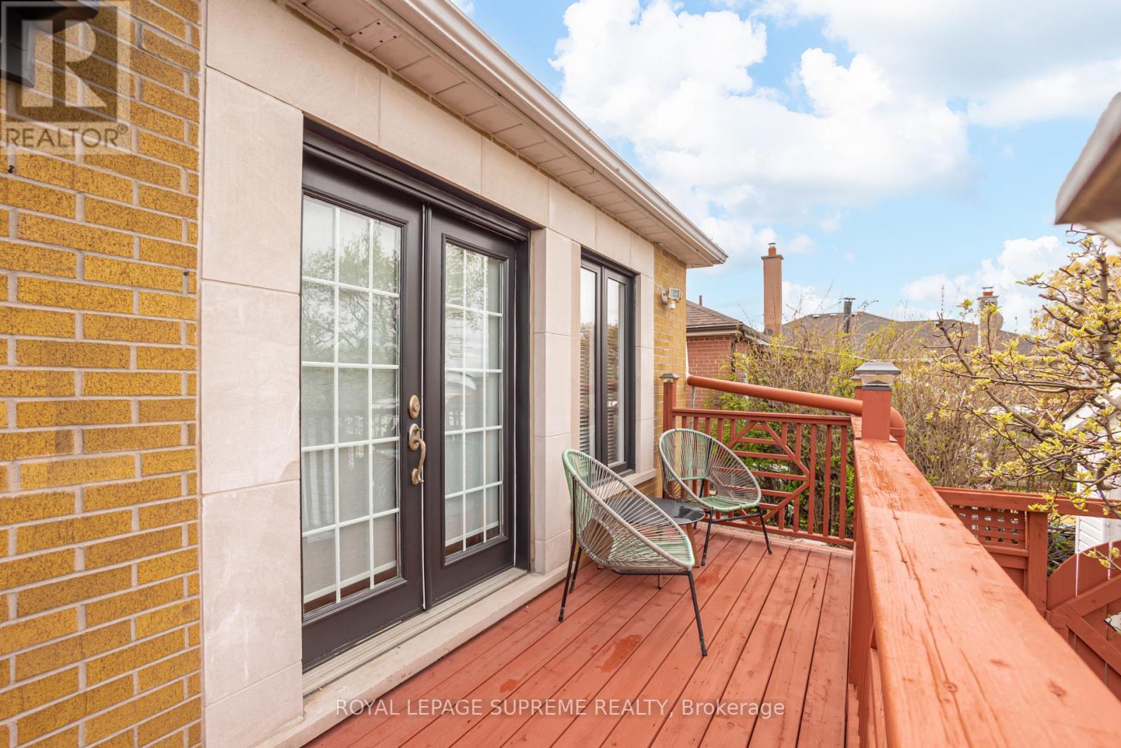 












18 FAIRWEATHER ROAD

,
Toronto,




Ontario
M6M4C7


