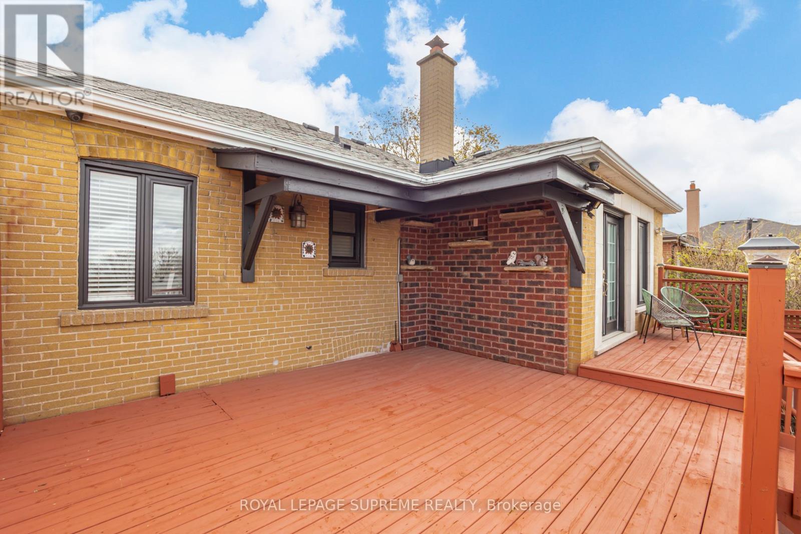 












18 FAIRWEATHER ROAD

,
Toronto,




Ontario
M6M4C7

