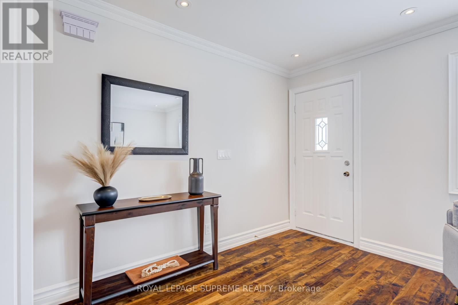 












18 FAIRWEATHER ROAD

,
Toronto,




Ontario
M6M4C7

