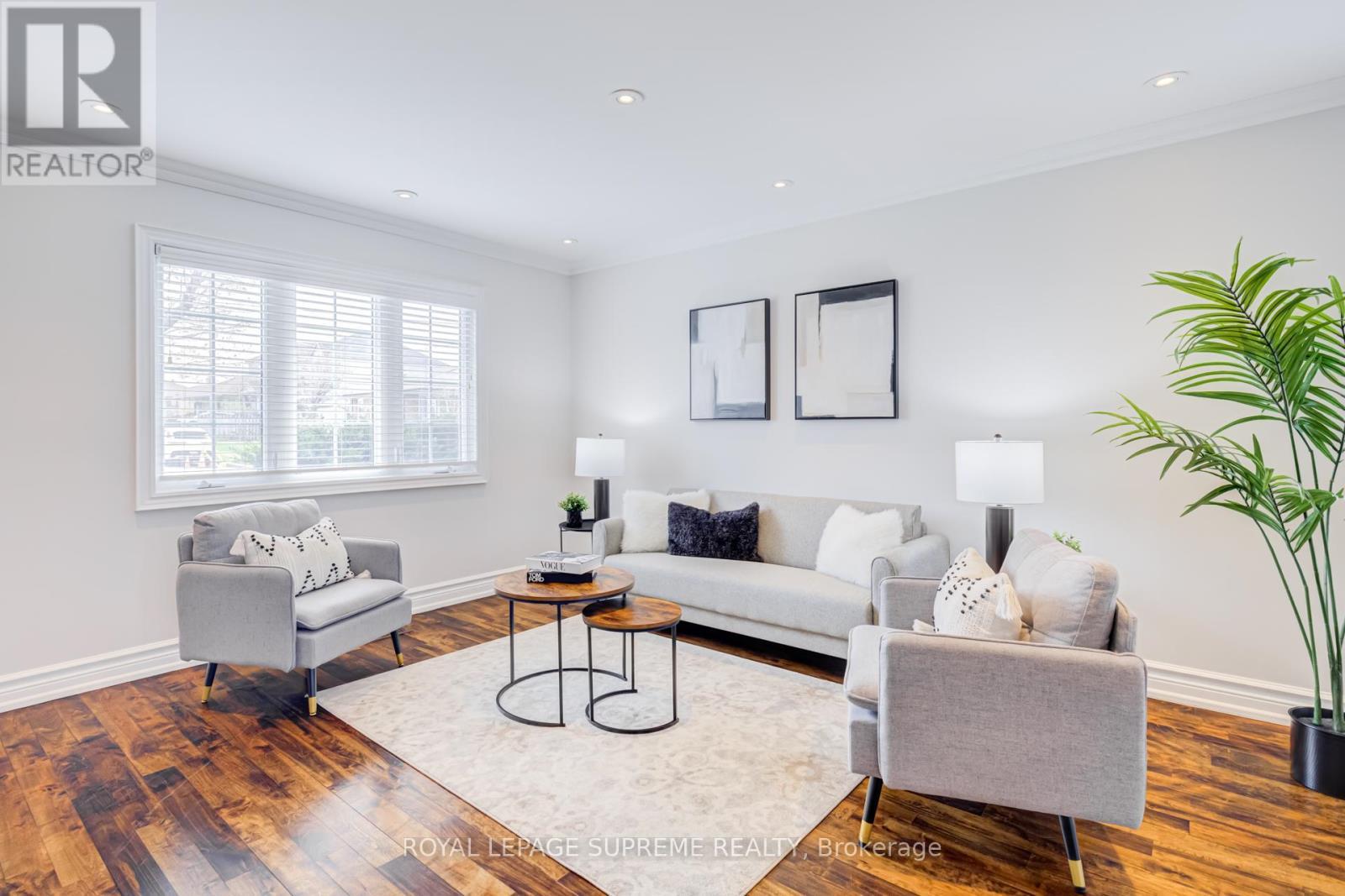 












18 FAIRWEATHER ROAD

,
Toronto,




Ontario
M6M4C7

