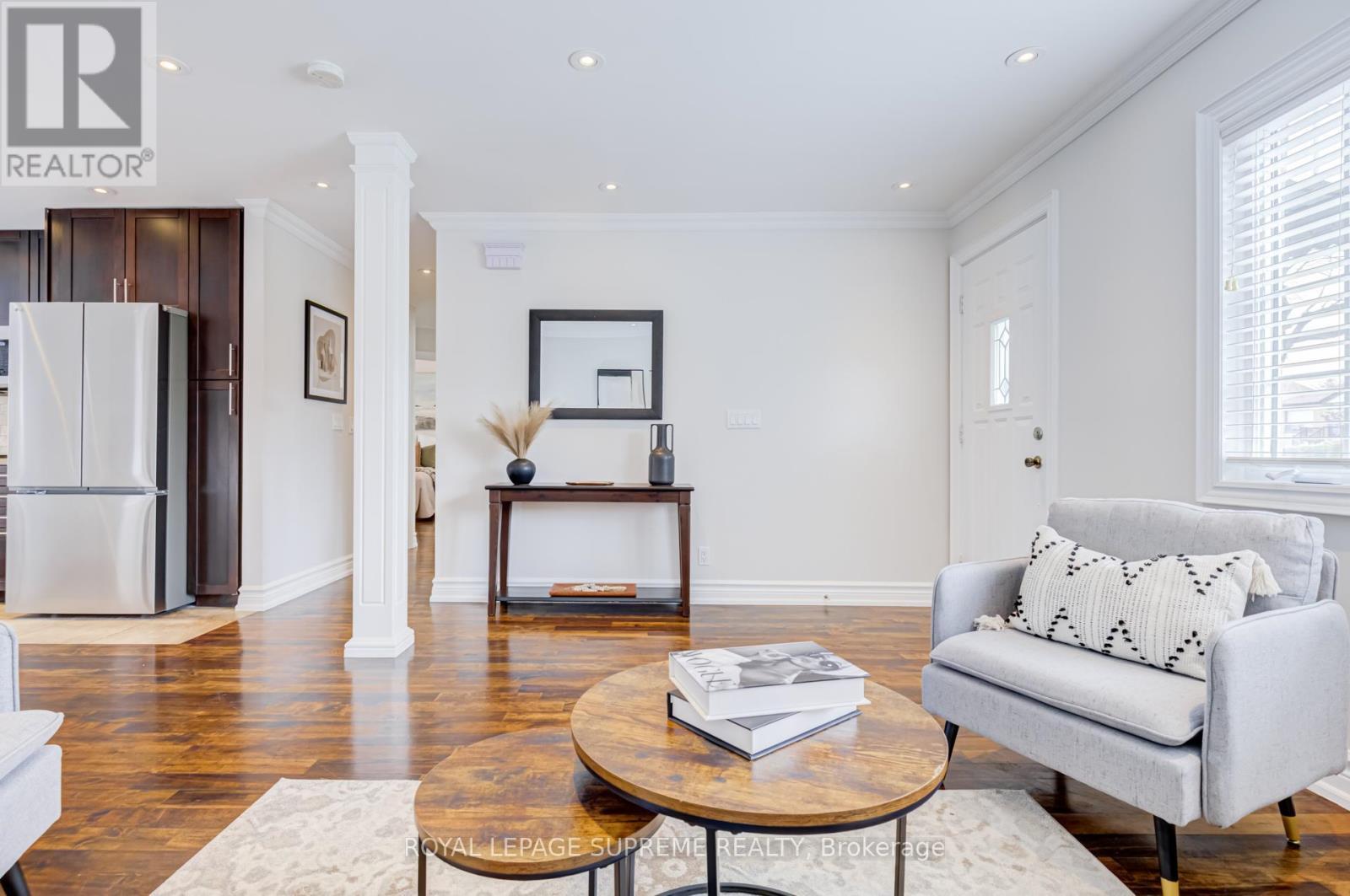 












18 FAIRWEATHER ROAD

,
Toronto,




Ontario
M6M4C7

