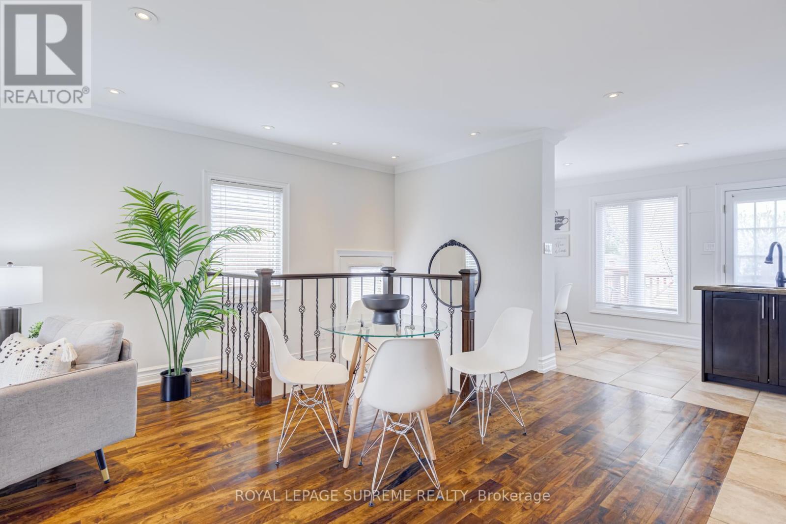












18 FAIRWEATHER ROAD

,
Toronto,




Ontario
M6M4C7

