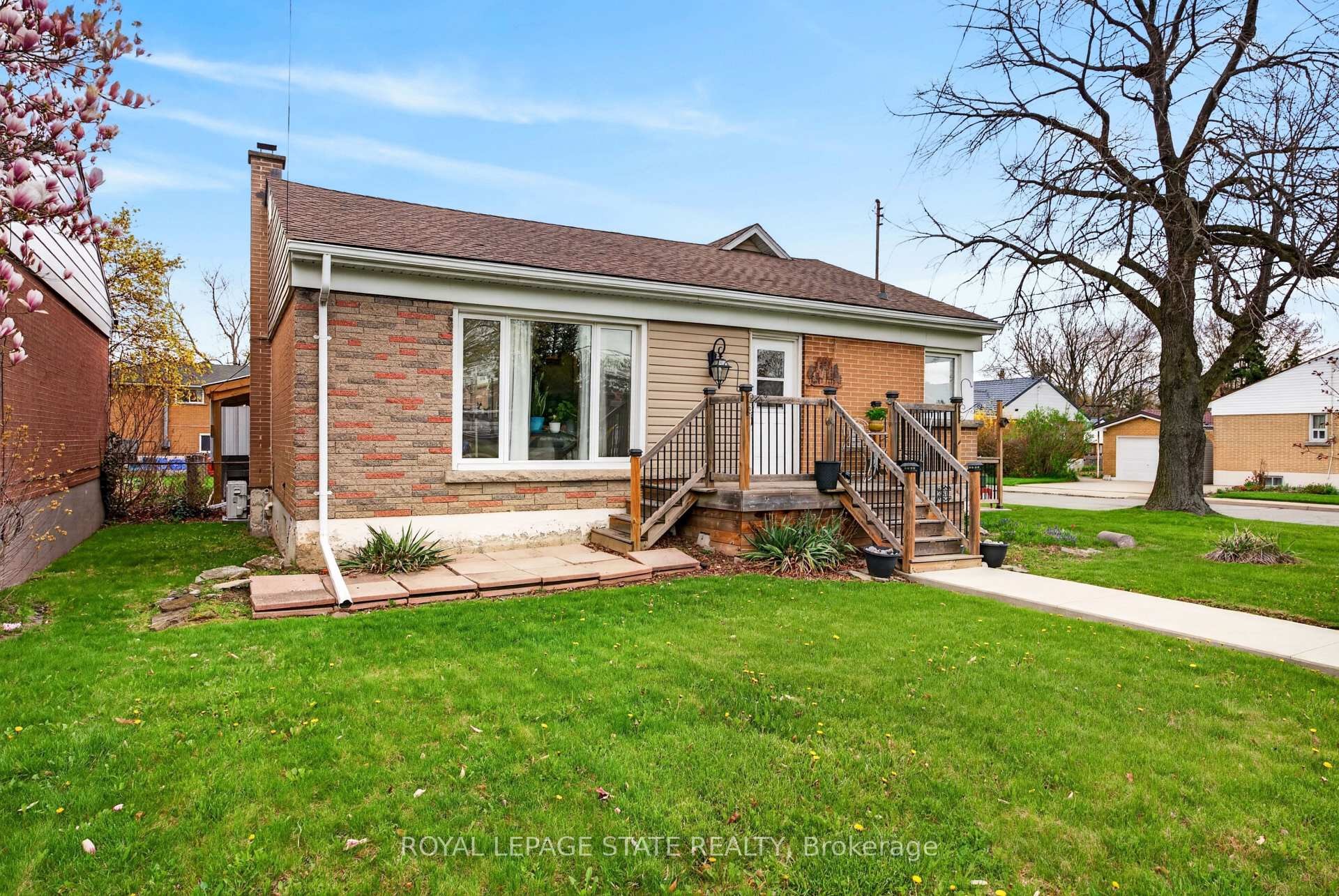 









380


East 37th

Street,
Hamilton,




ON
L8V 4B8

