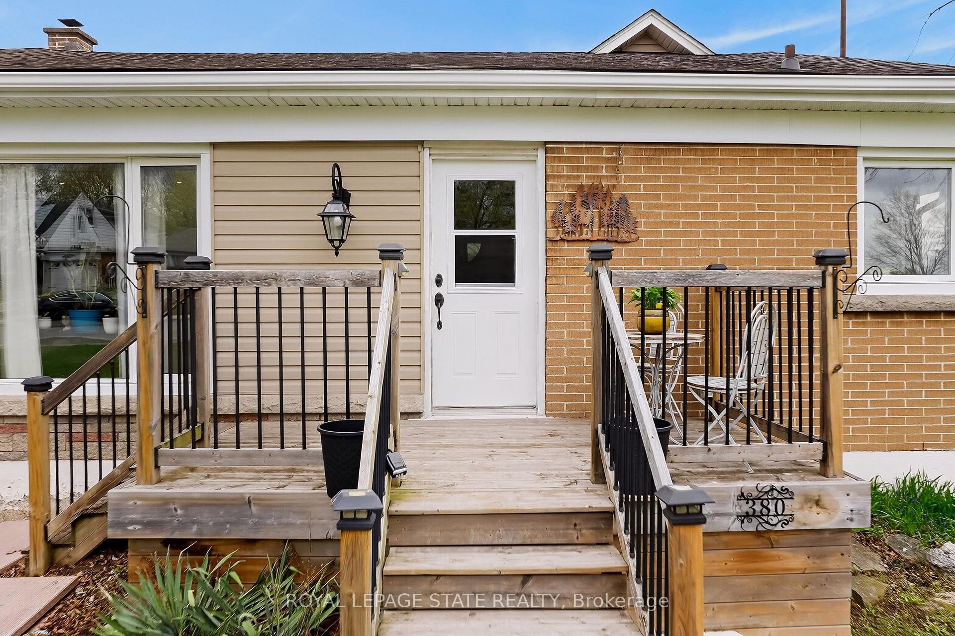 









380


East 37th

Street,
Hamilton,




ON
L8V 4B8

