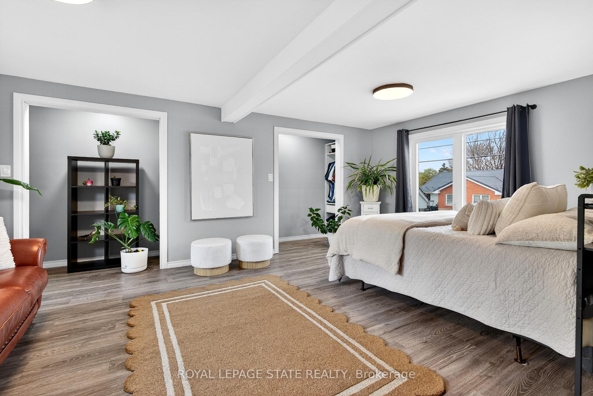 









380


East 37th

Street,
Hamilton,




ON
L8V 4B8

