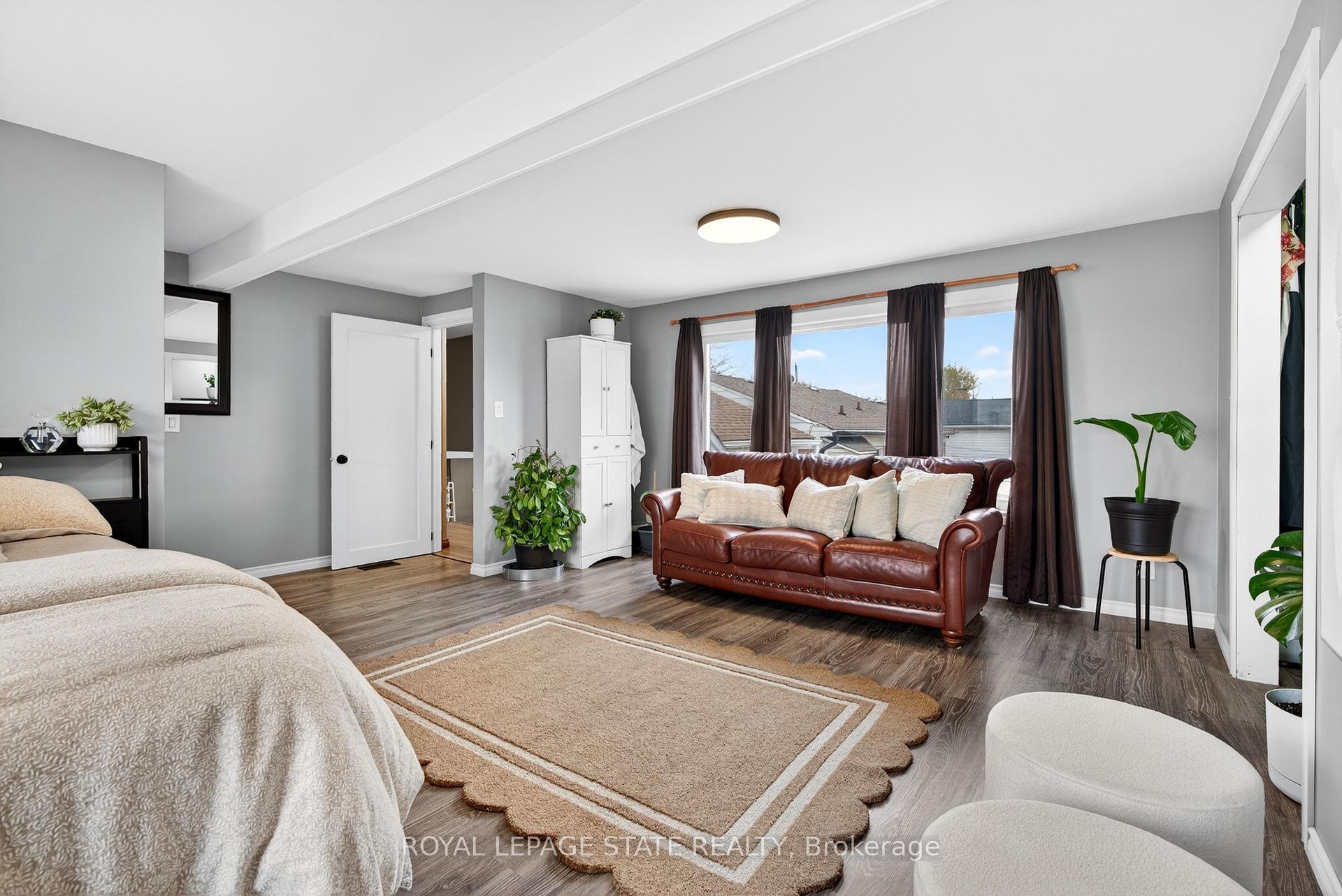 









380


East 37th

Street,
Hamilton,




ON
L8V 4B8

