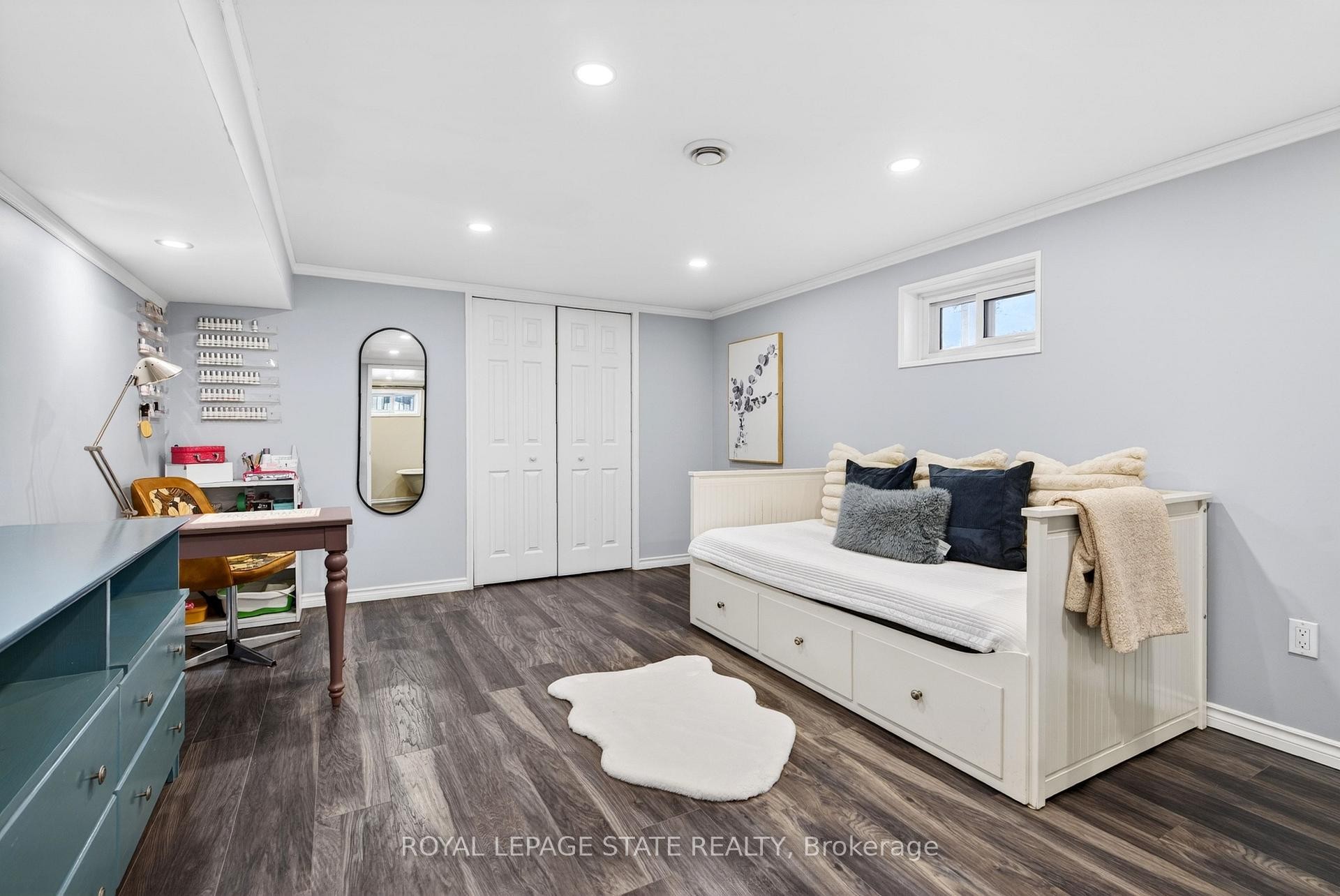 









380


East 37th

Street,
Hamilton,




ON
L8V 4B8

