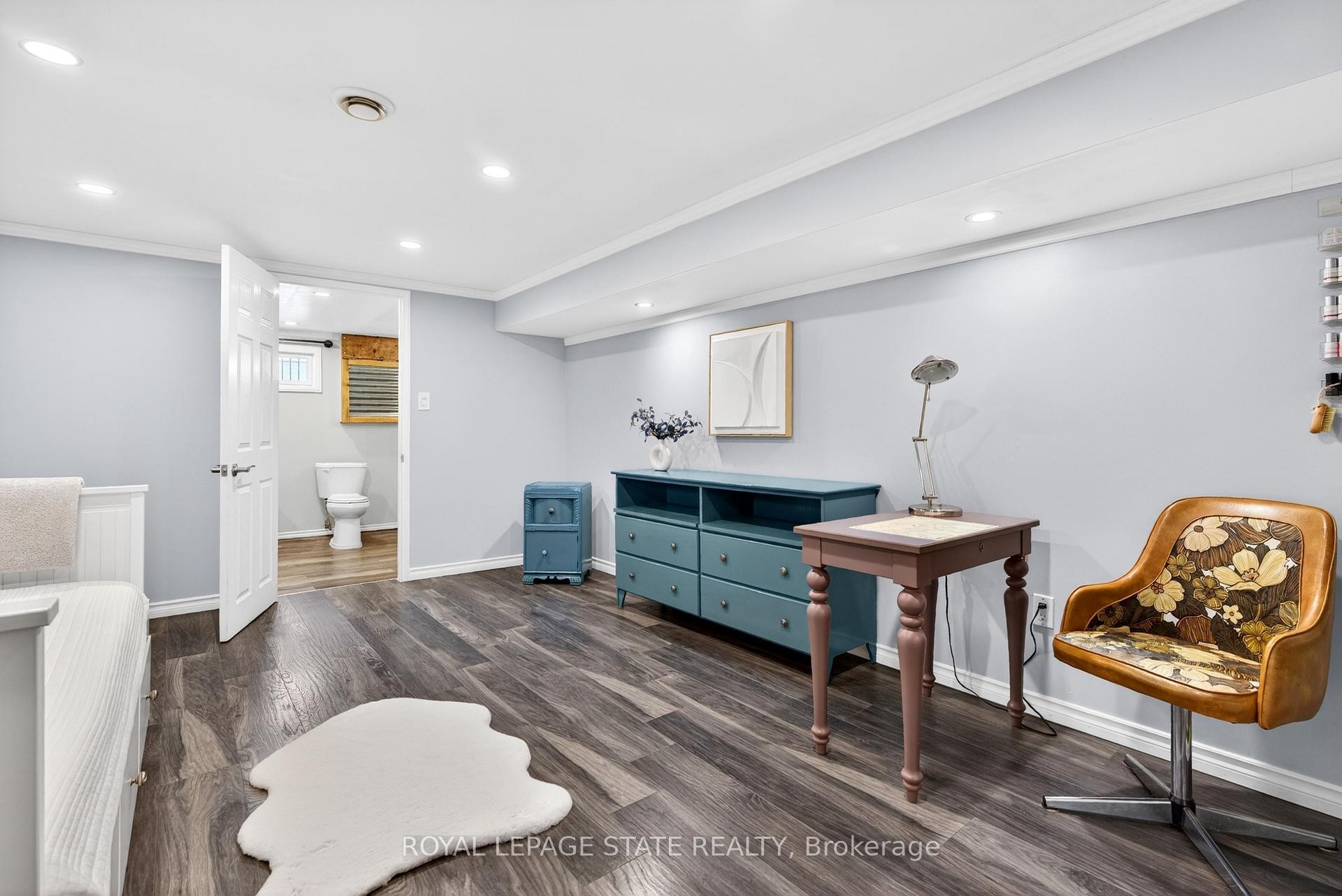 









380


East 37th

Street,
Hamilton,




ON
L8V 4B8

