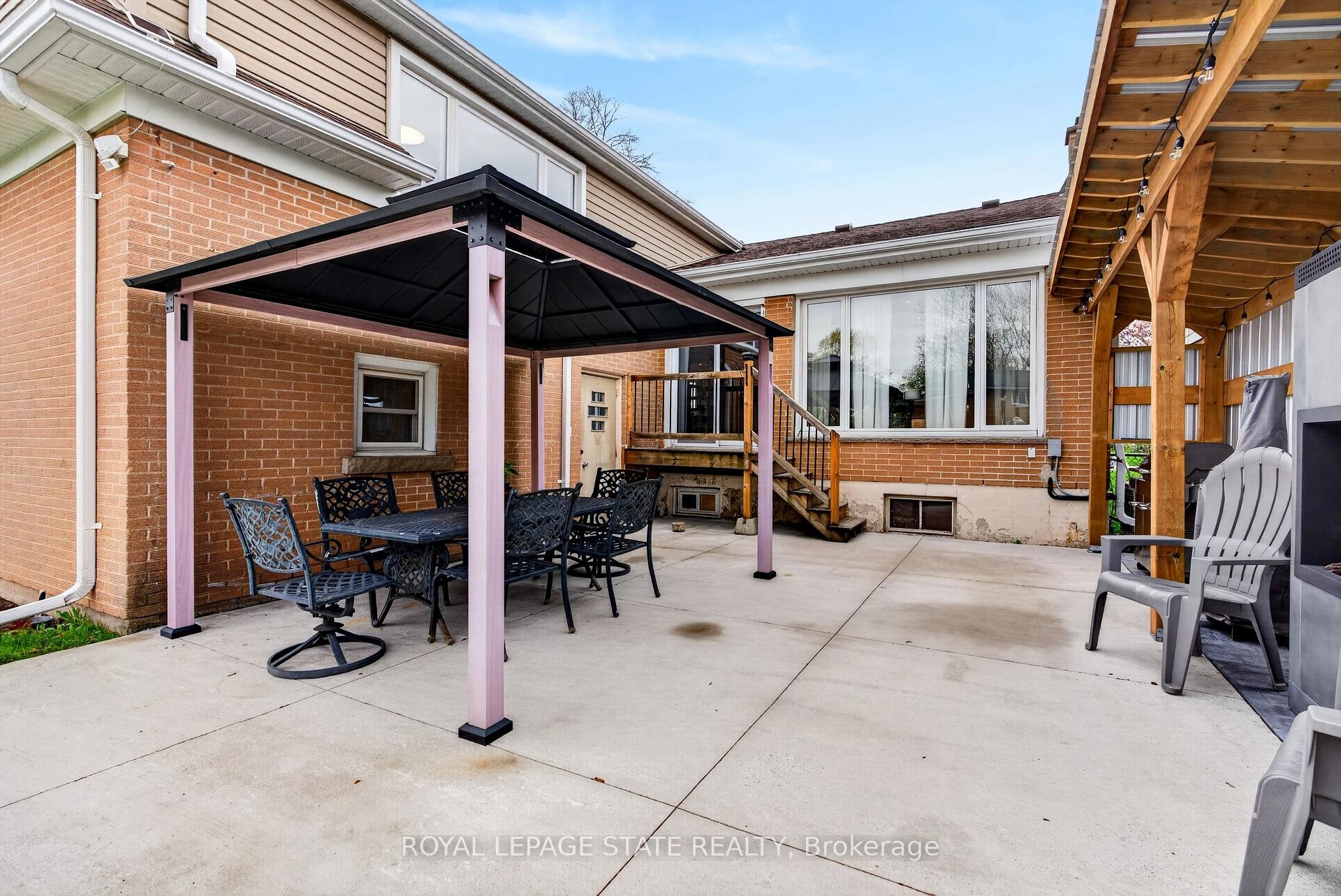 









380


East 37th

Street,
Hamilton,




ON
L8V 4B8

