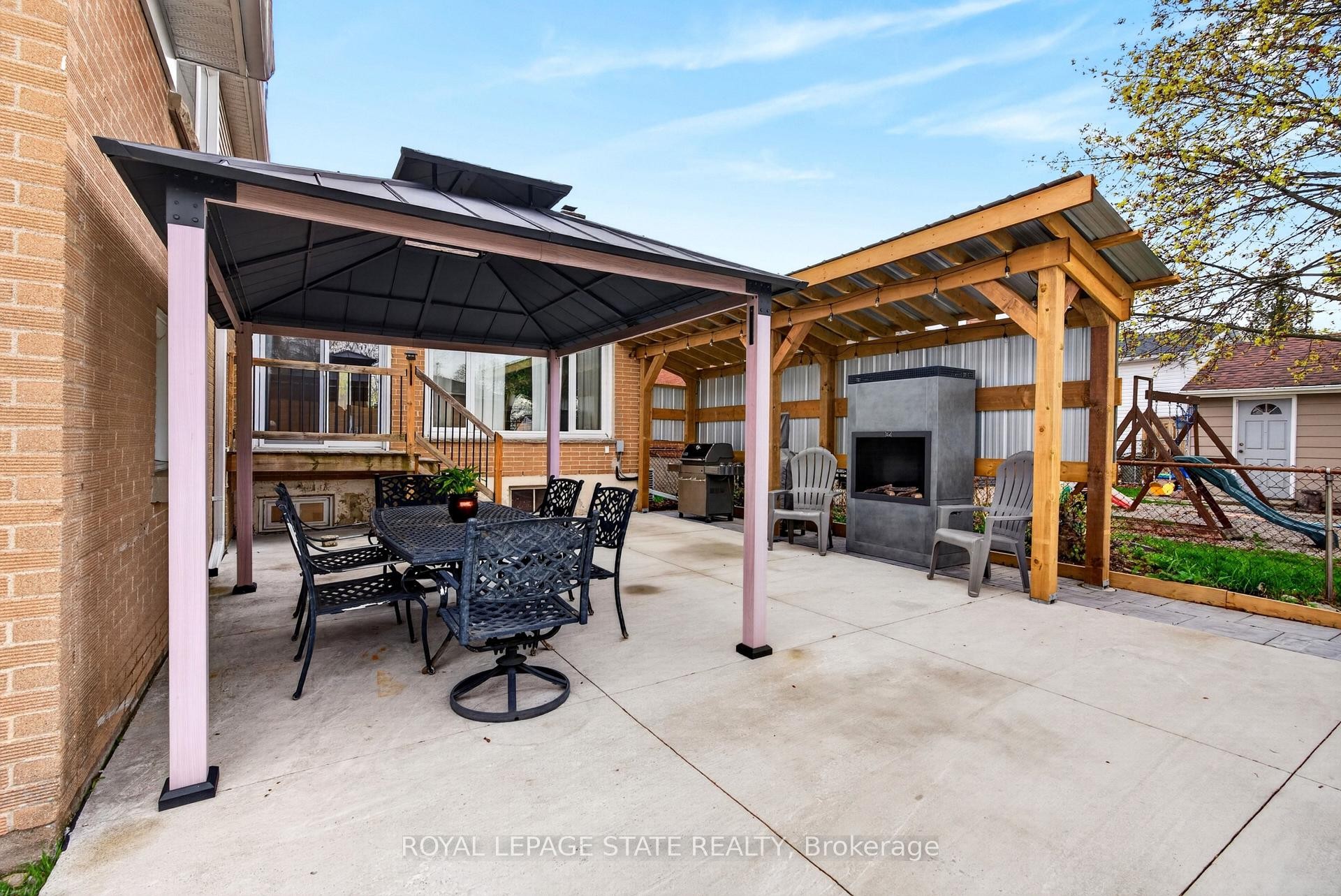 









380


East 37th

Street,
Hamilton,




ON
L8V 4B8

