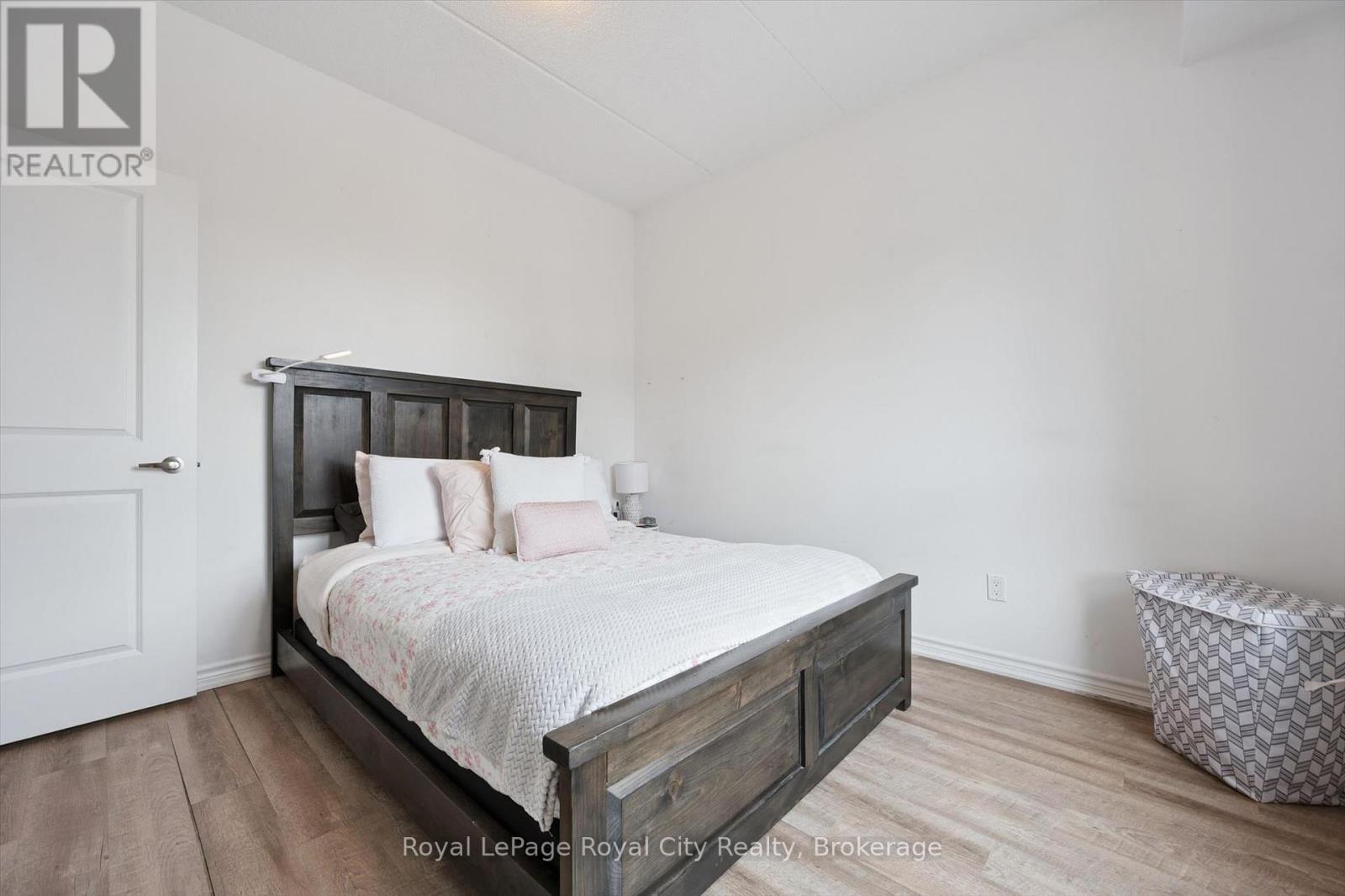 












229 - 1284 GORDON STREET

,
Guelph (Kortright East),




Ontario
N1L0M8

