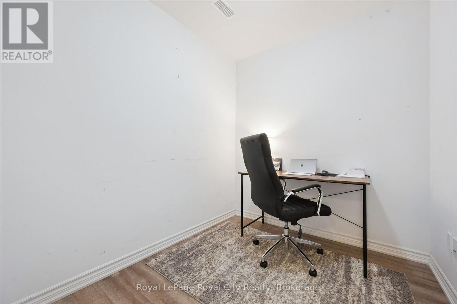 












229 - 1284 GORDON STREET

,
Guelph (Kortright East),




Ontario
N1L0M8

