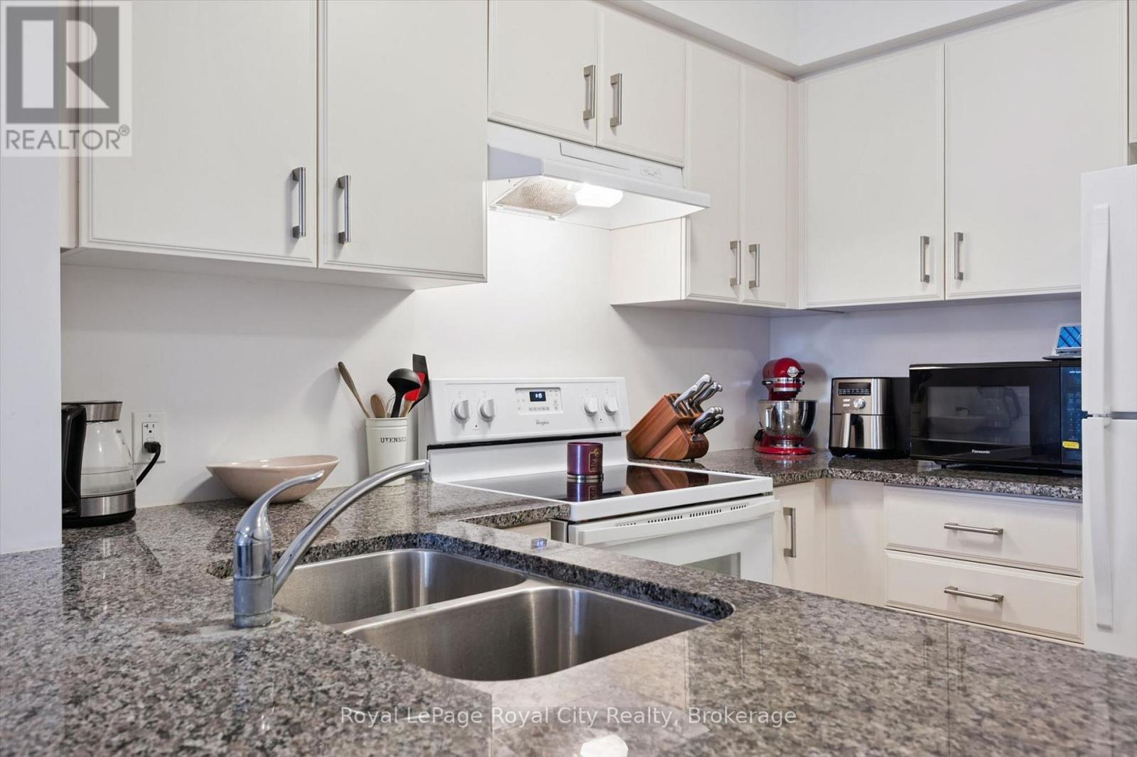 












229 - 1284 GORDON STREET

,
Guelph (Kortright East),




Ontario
N1L0M8

