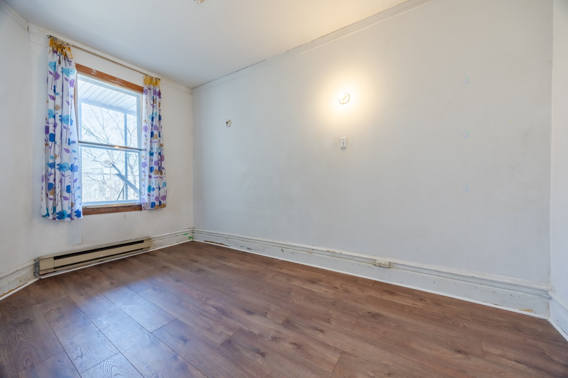 









2359

 - 2363


Rue Logan

,
Montréal (Ville-Marie),




QC
H2K2B4

