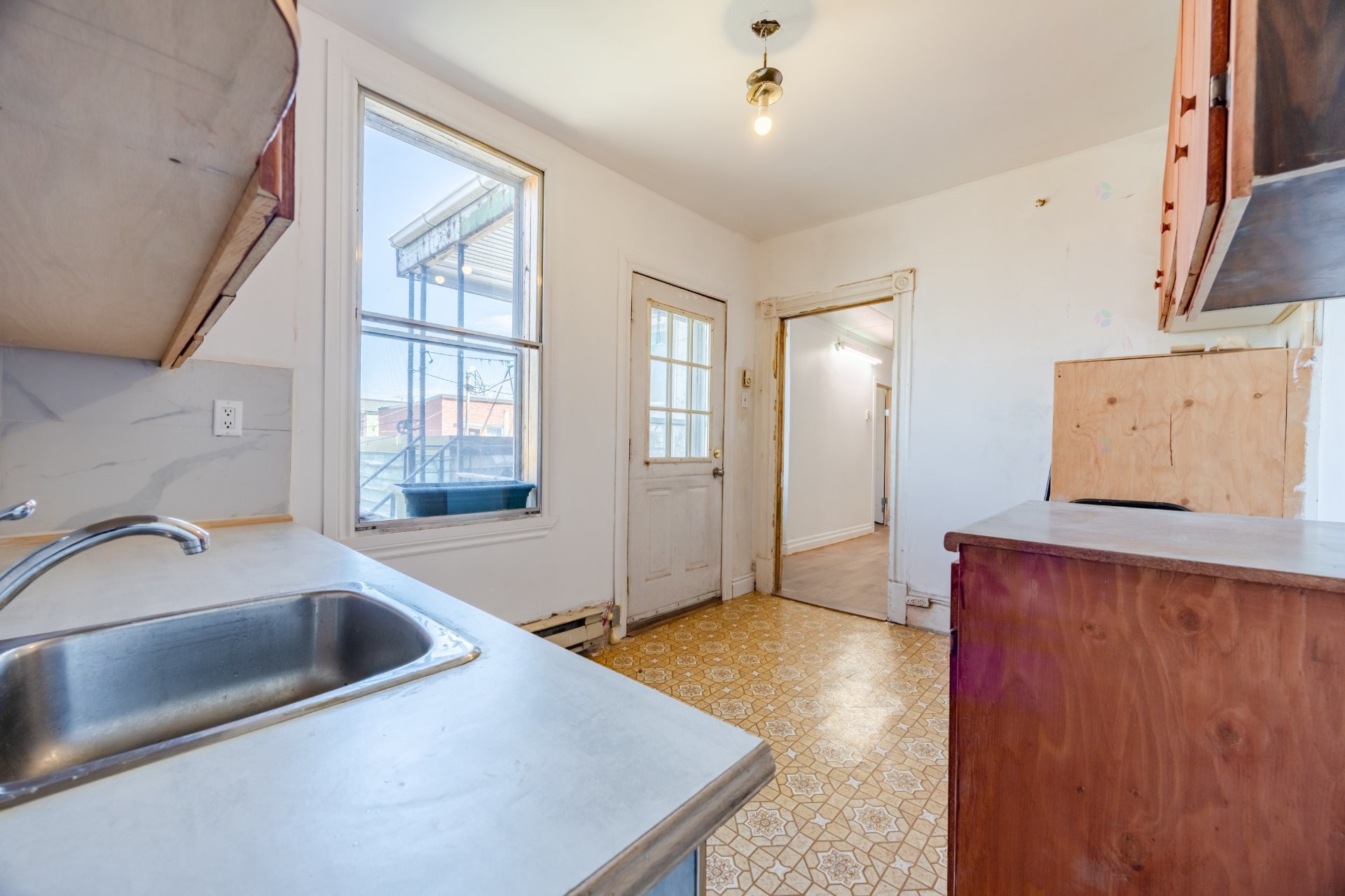 









2359

 - 2363


Rue Logan

,
Montréal (Ville-Marie),




QC
H2K2B4

