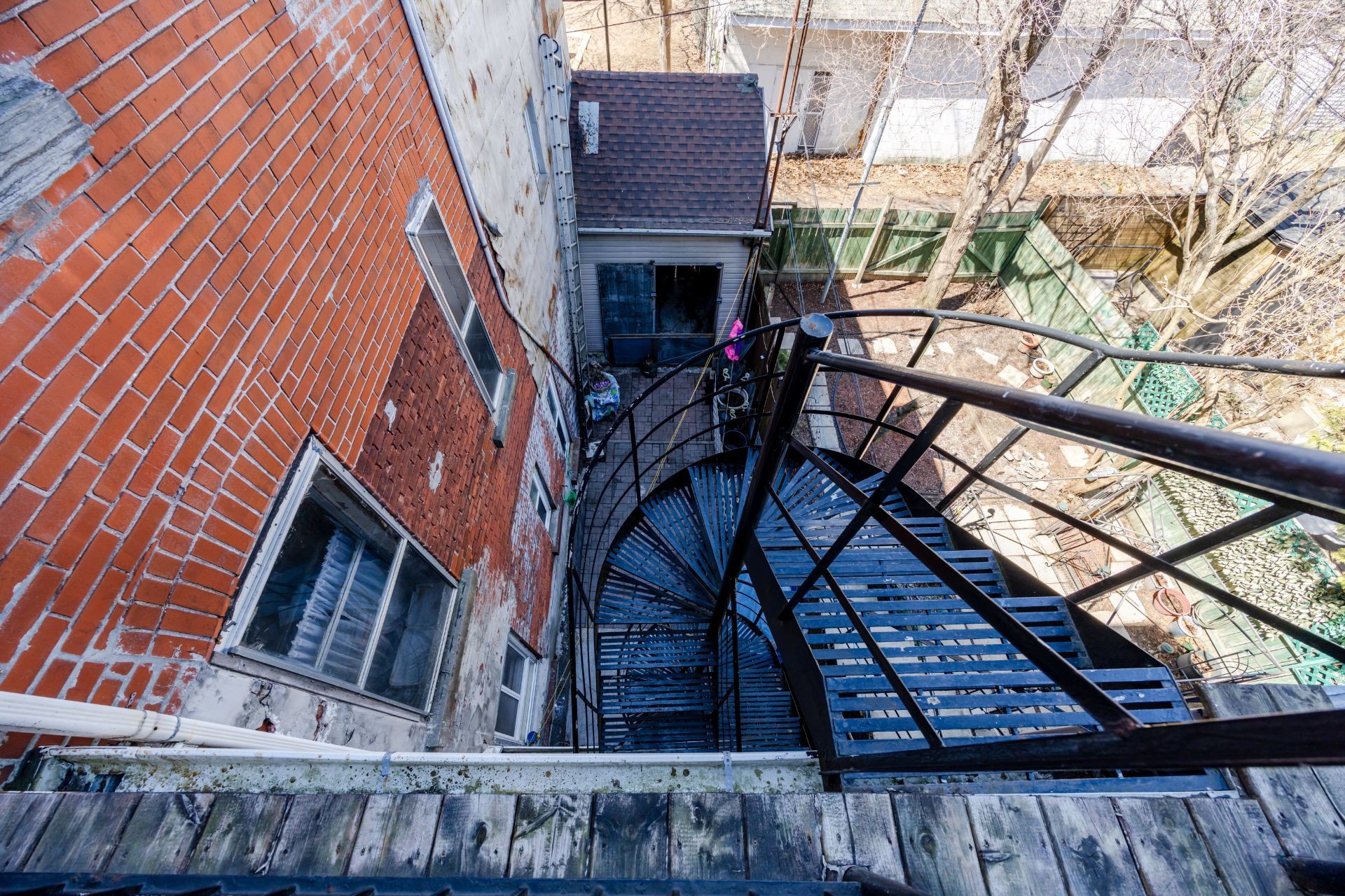 









2359

 - 2363


Rue Logan

,
Montréal (Ville-Marie),




QC
H2K2B4

