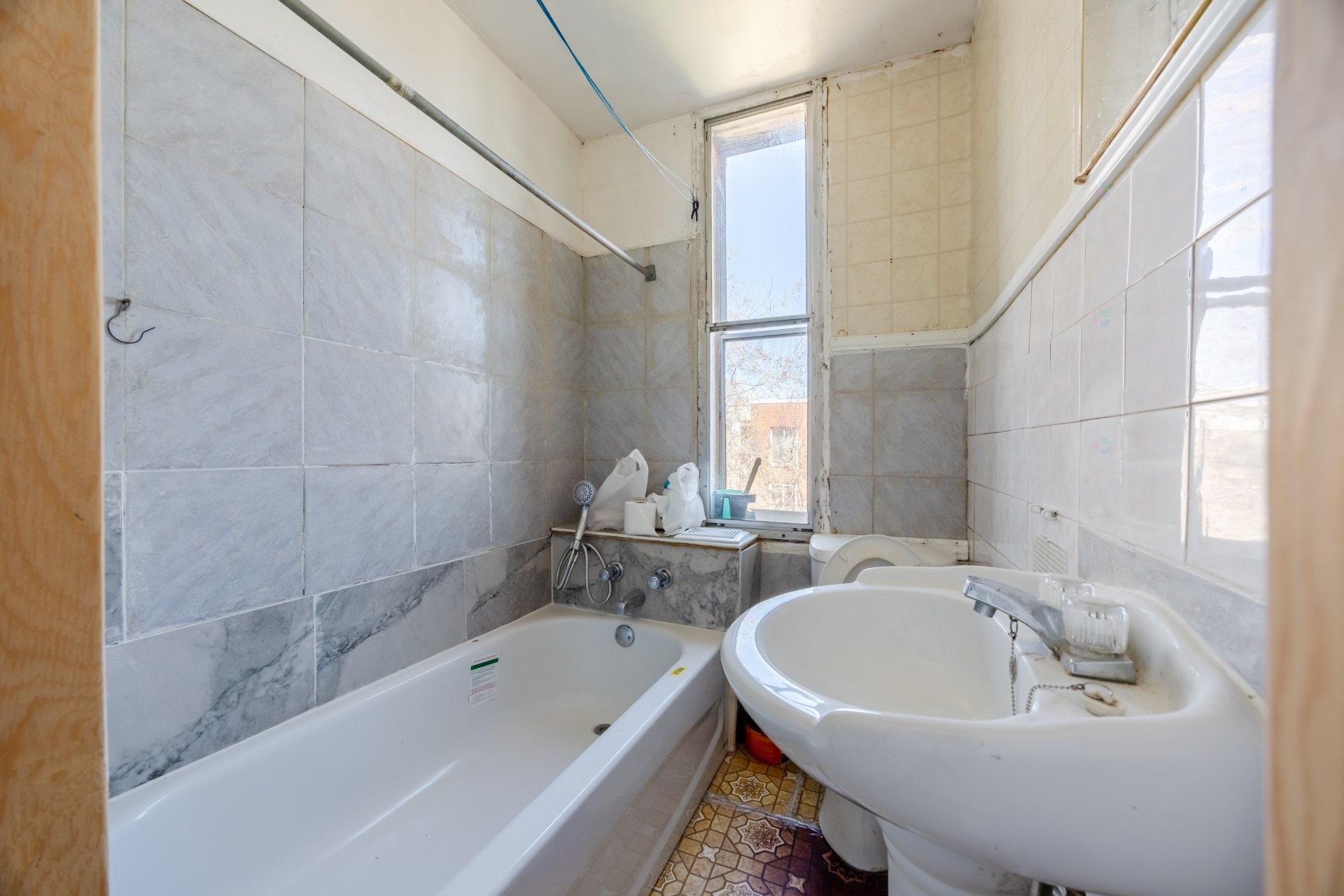 









2359

 - 2363


Rue Logan

,
Montréal (Ville-Marie),




QC
H2K2B4

