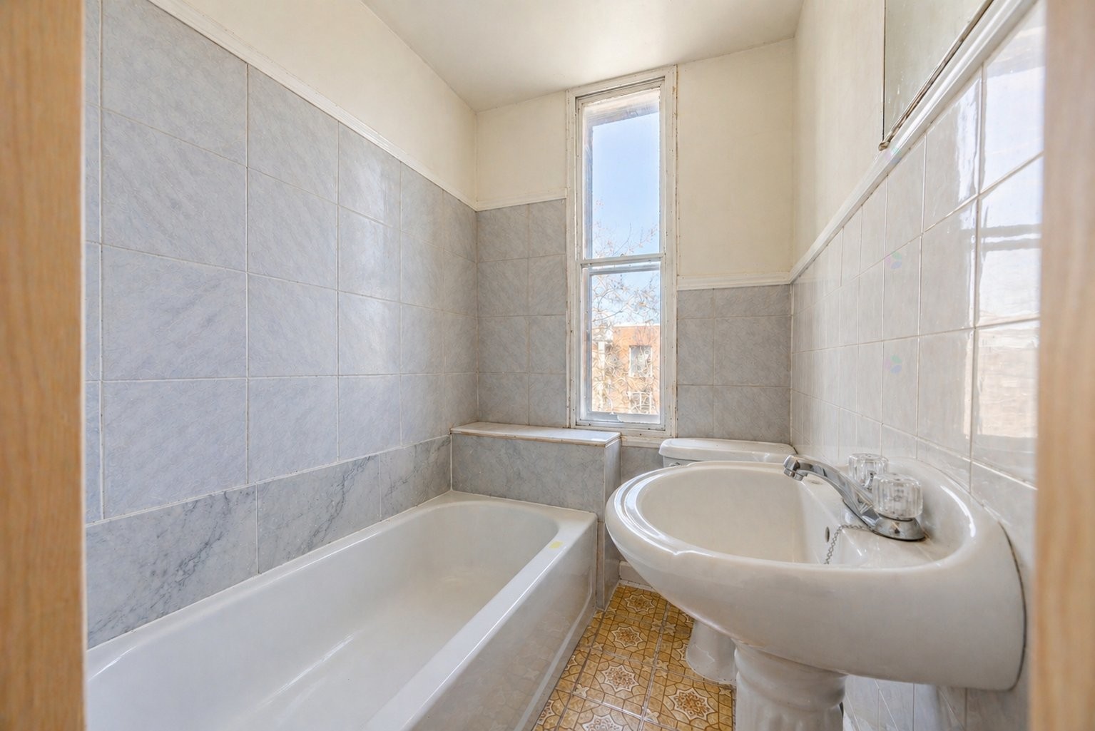









2359

 - 2363


Rue Logan

,
Montréal (Ville-Marie),




QC
H2K2B4

