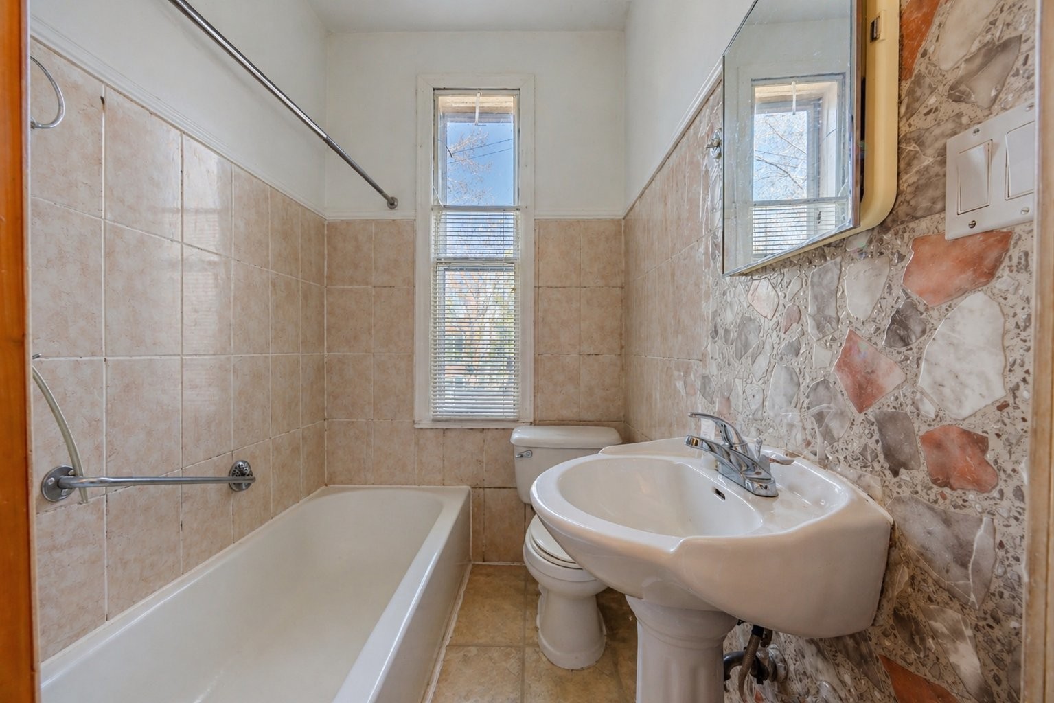 









2359

 - 2363


Rue Logan

,
Montréal (Ville-Marie),




QC
H2K2B4

