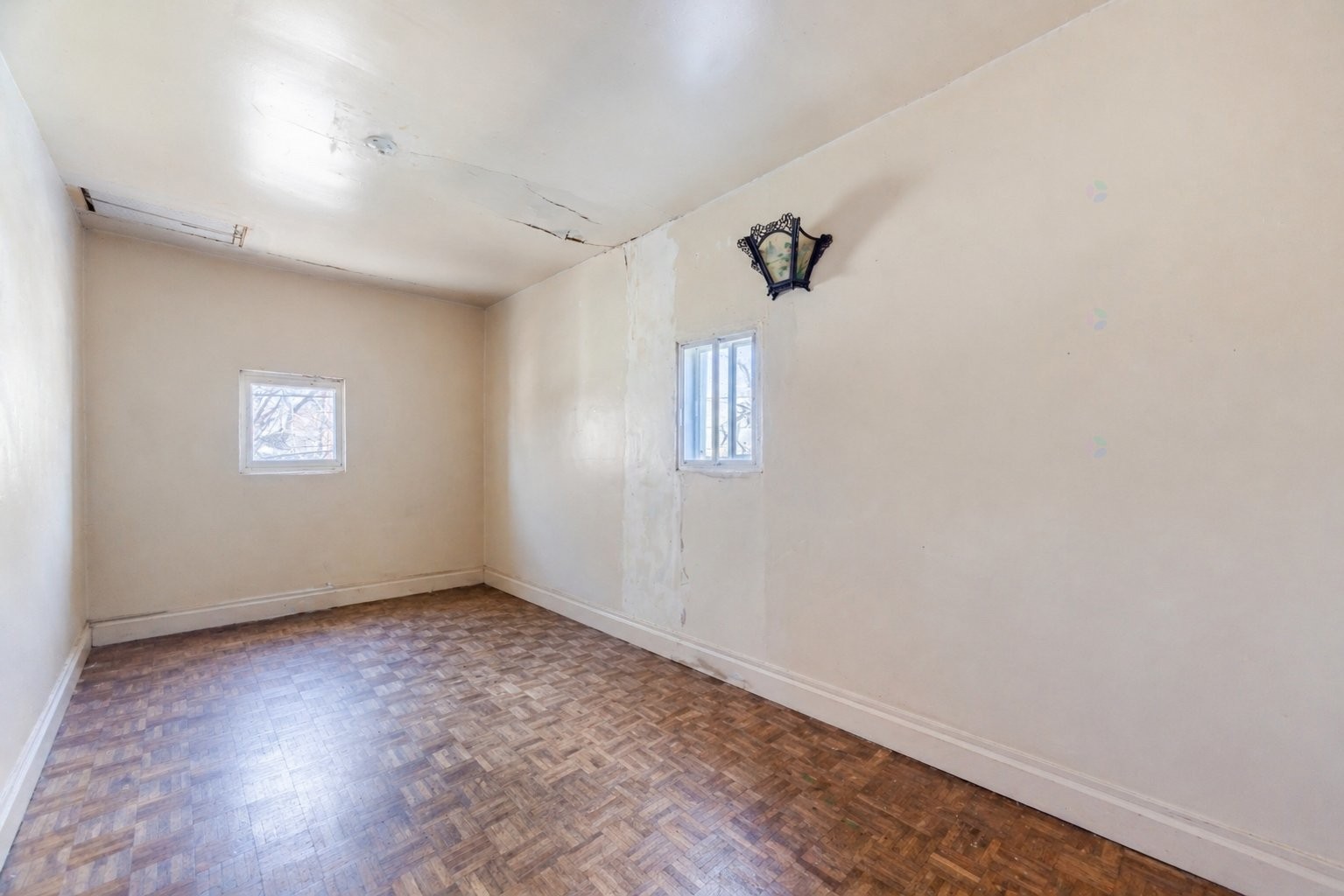 









2359

 - 2363


Rue Logan

,
Montréal (Ville-Marie),




QC
H2K2B4

