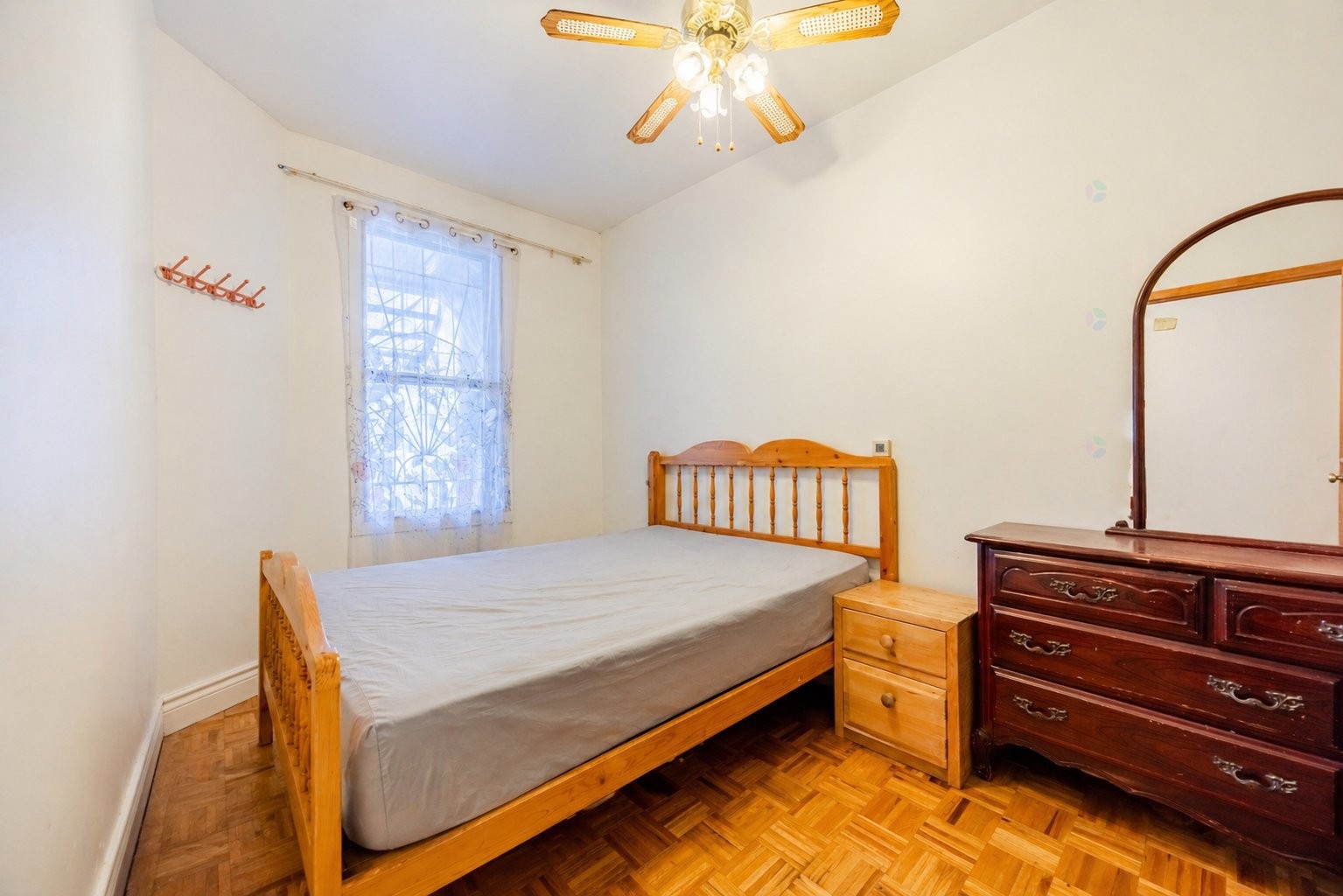 









2359

 - 2363


Rue Logan

,
Montréal (Ville-Marie),




QC
H2K2B4

