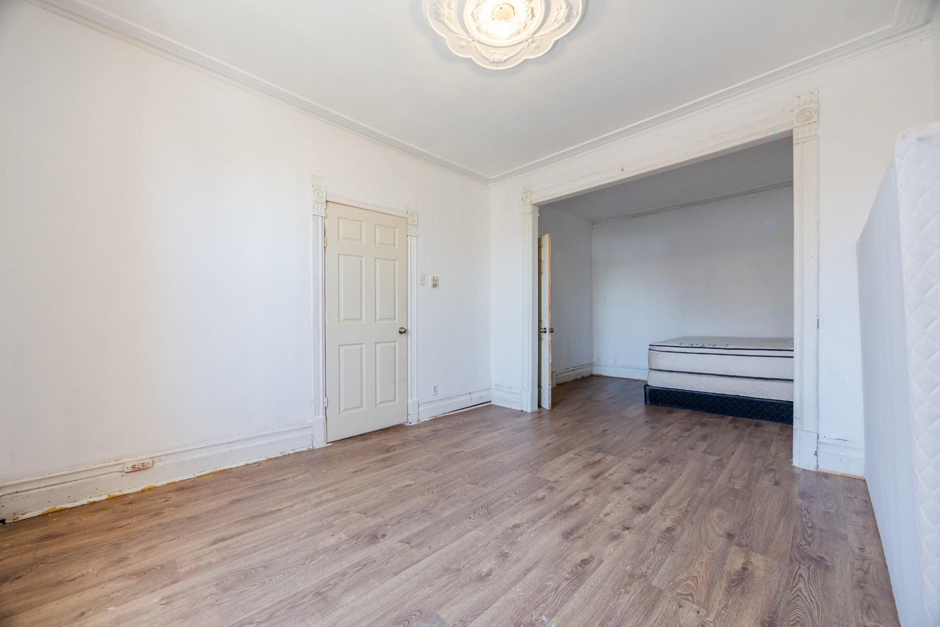 









2359

 - 2363


Rue Logan

,
Montréal (Ville-Marie),




QC
H2K2B4

