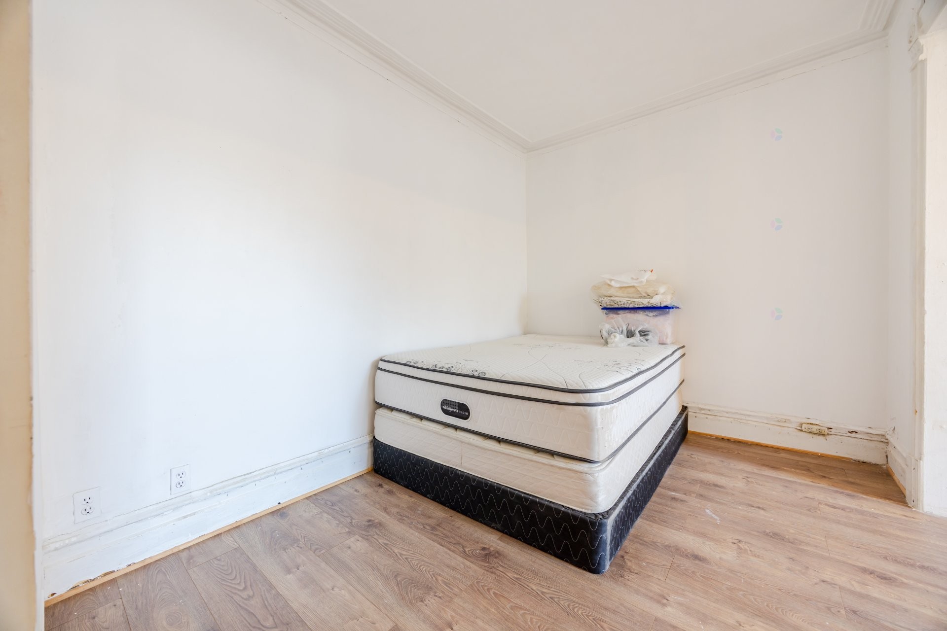 









2359

 - 2363


Rue Logan

,
Montréal (Ville-Marie),




QC
H2K2B4

