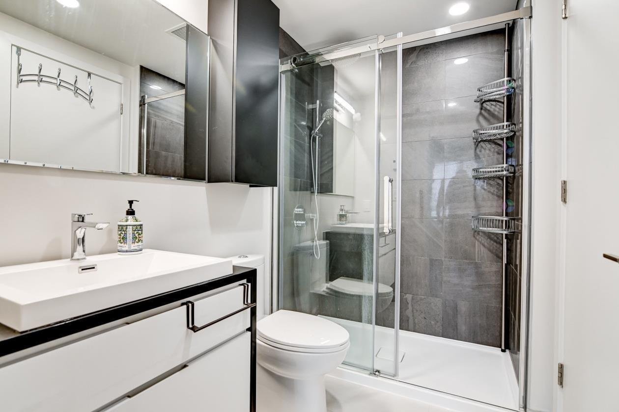









1188


Rue St-Antoine O.

, 3508,
Montréal (Ville-Marie),




QC
H3C1B4

