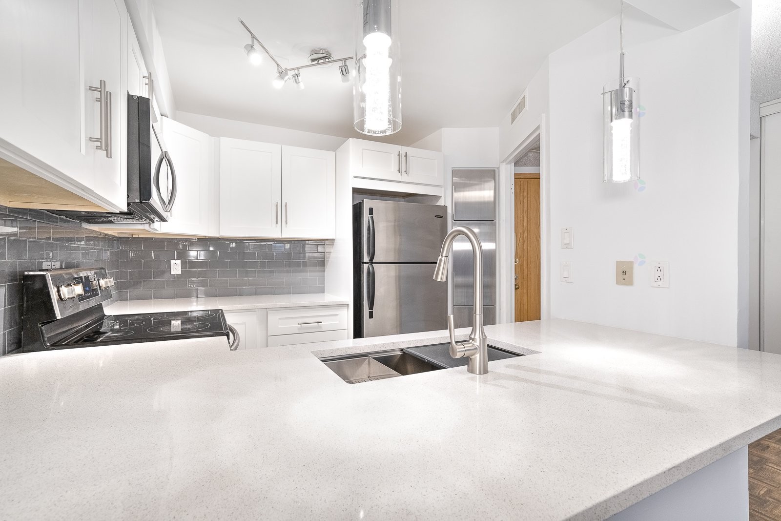









1360


Rue St-Jacques

, 104,
Montréal (Ville-Marie),




QC
H3C4M4

