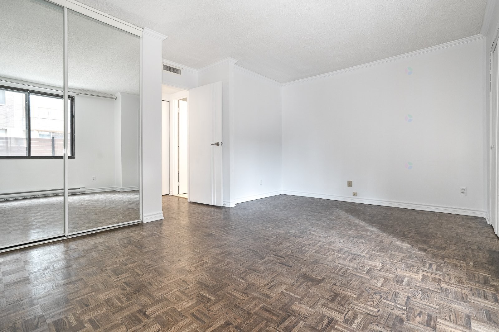 









1360


Rue St-Jacques

, 104,
Montréal (Ville-Marie),




QC
H3C4M4

