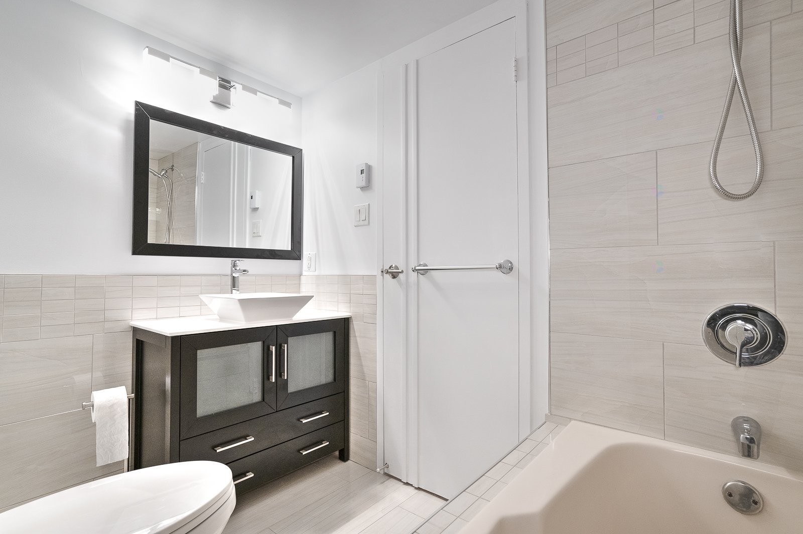









1360


Rue St-Jacques

, 104,
Montréal (Ville-Marie),




QC
H3C4M4

