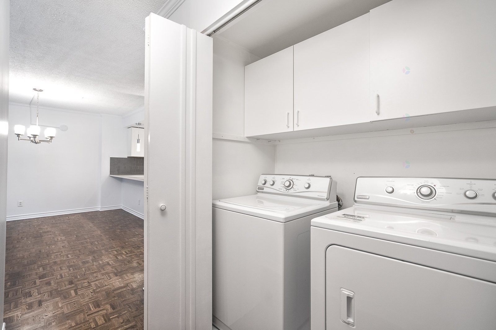 









1360


Rue St-Jacques

, 104,
Montréal (Ville-Marie),




QC
H3C4M4

