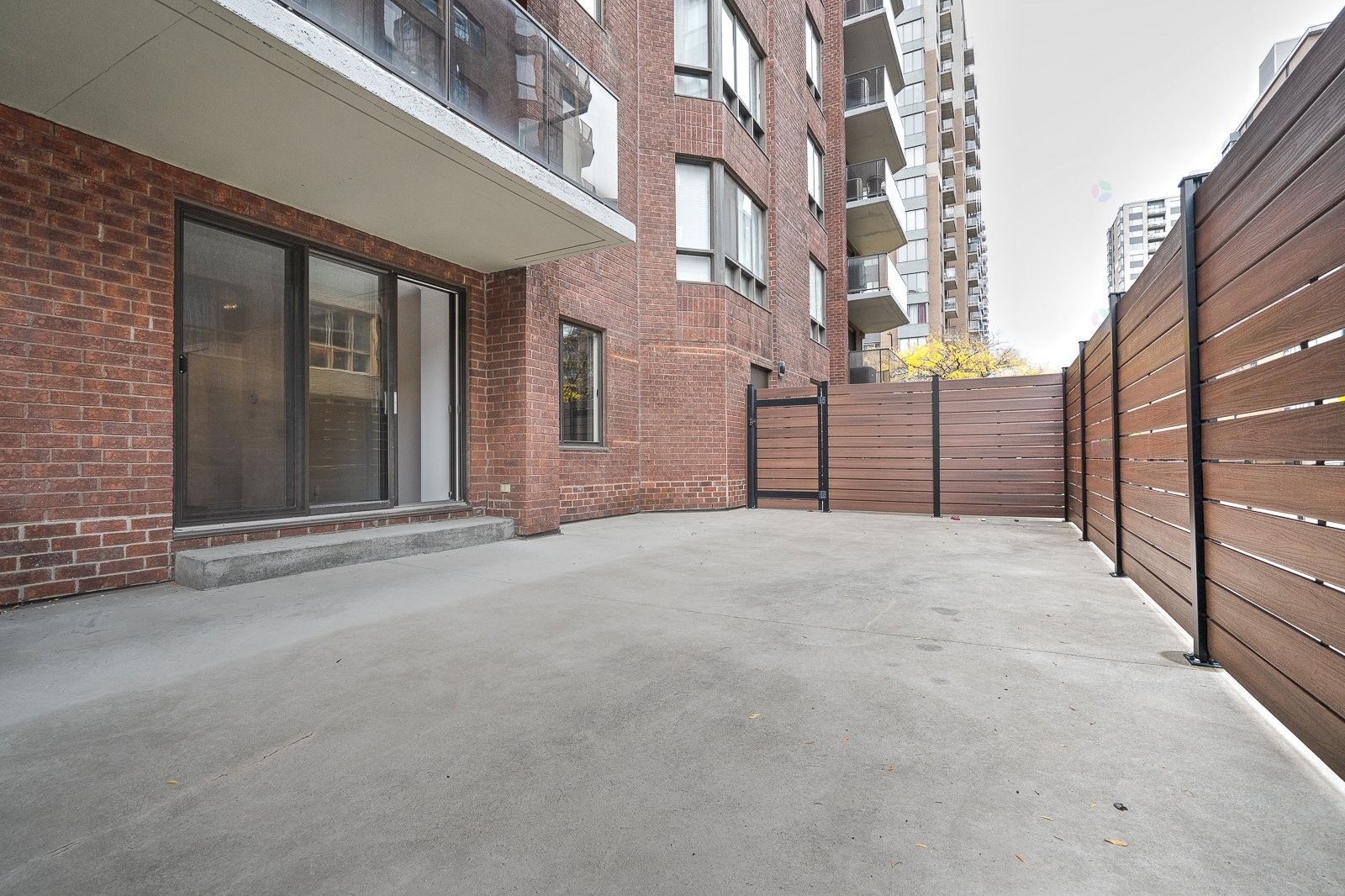 









1360


Rue St-Jacques

, 104,
Montréal (Ville-Marie),




QC
H3C4M4


