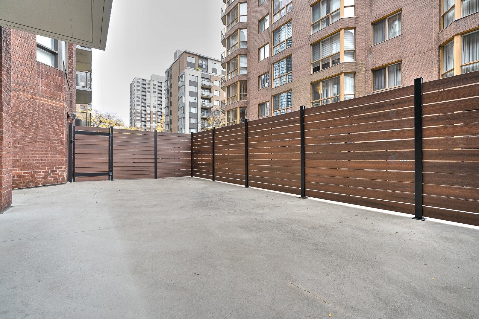 









1360


Rue St-Jacques

, 104,
Montréal (Ville-Marie),




QC
H3C4M4

