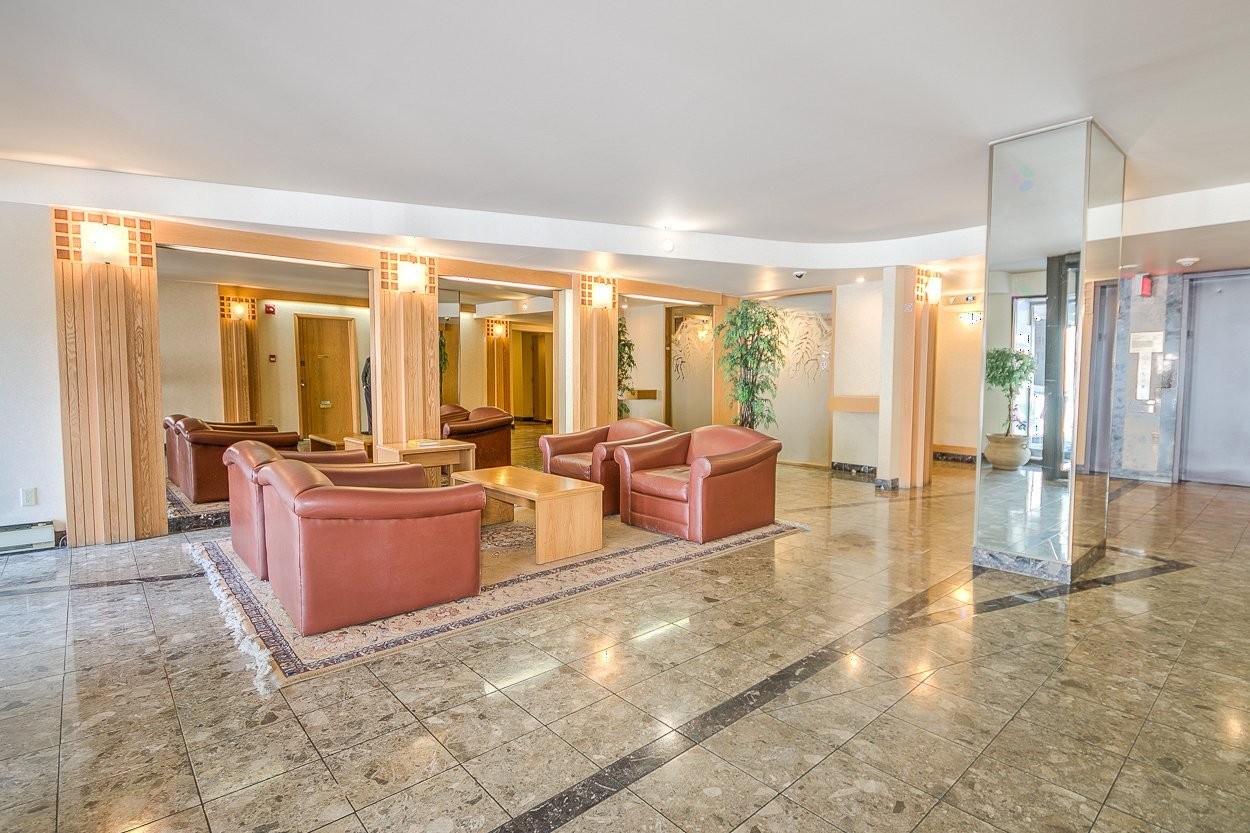 









1360


Rue St-Jacques

, 104,
Montréal (Ville-Marie),




QC
H3C4M4

