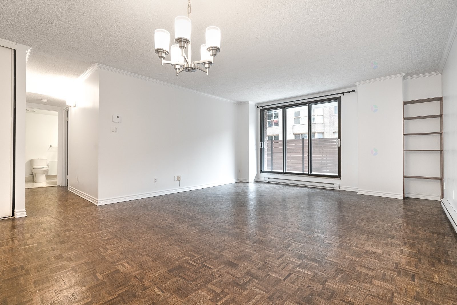 









1360


Rue St-Jacques

, 104,
Montréal (Ville-Marie),




QC
H3C4M4

