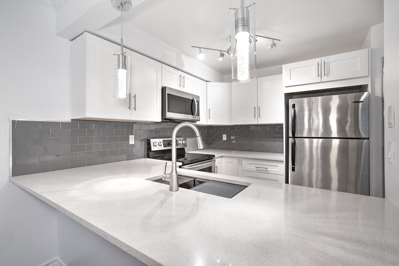 









1360


Rue St-Jacques

, 104,
Montréal (Ville-Marie),




QC
H3C4M4

