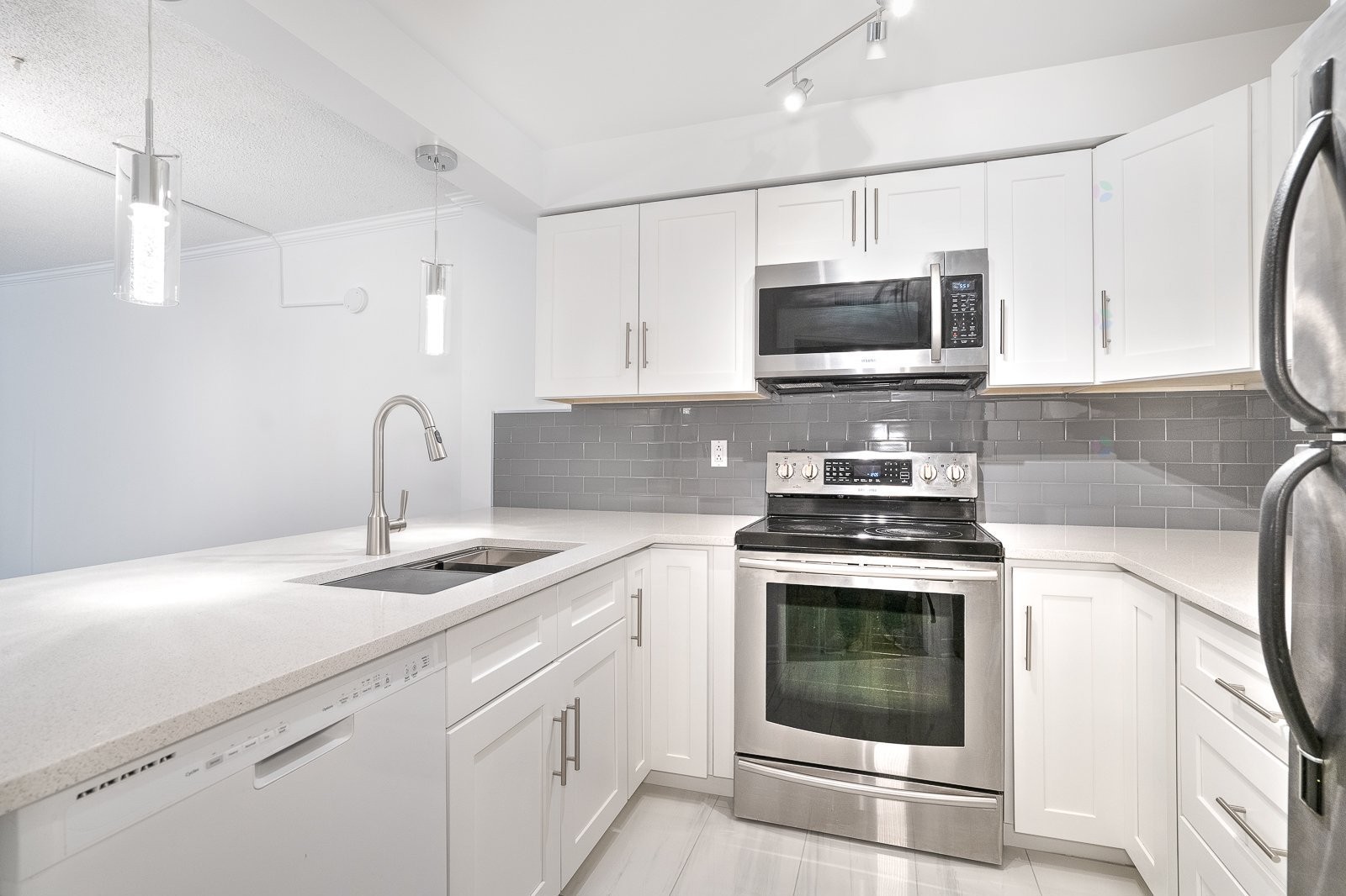 









1360


Rue St-Jacques

, 104,
Montréal (Ville-Marie),




QC
H3C4M4

