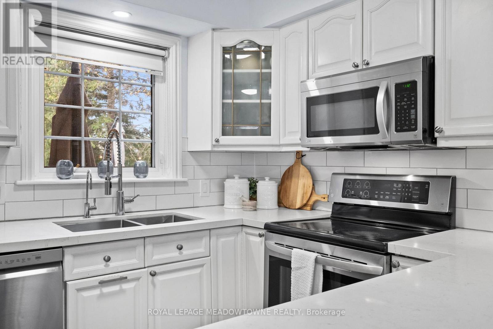 












415 HIGHSIDE DRIVE

,
Milton,




Ontario
L9T1W9

