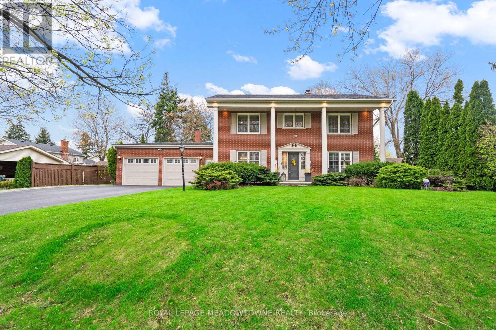 












415 HIGHSIDE DRIVE

,
Milton,




Ontario
L9T1W9


