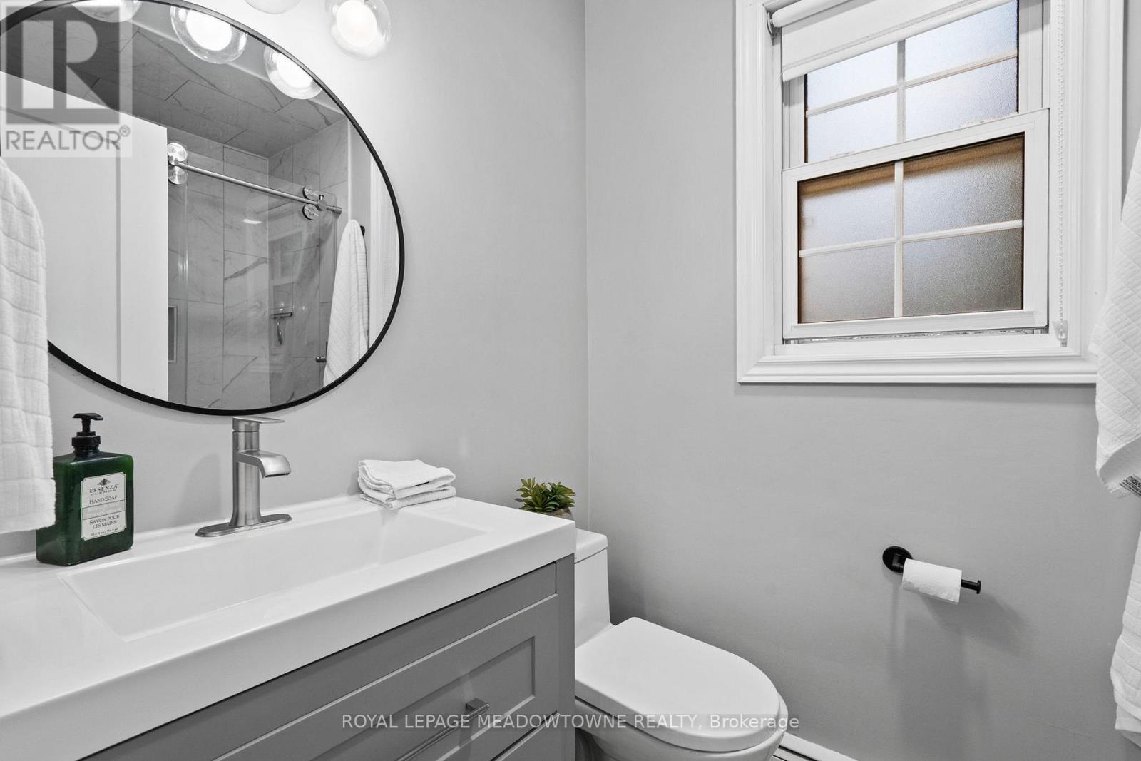 












415 HIGHSIDE DRIVE

,
Milton,




Ontario
L9T1W9

