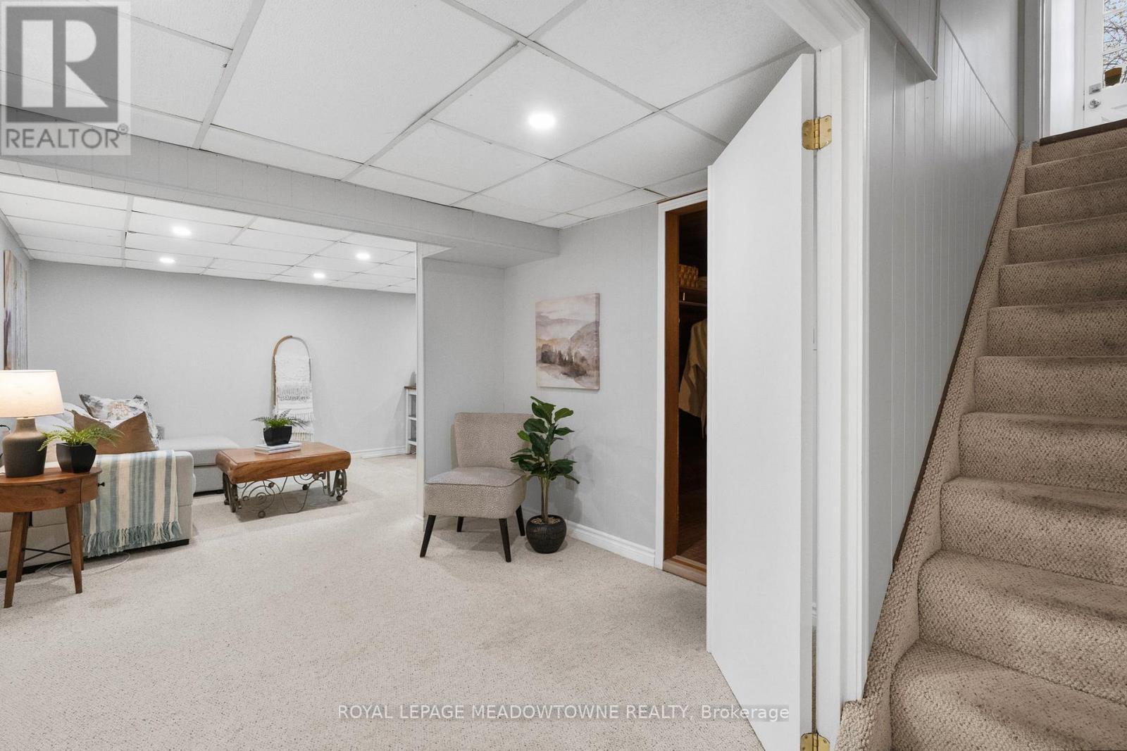 












415 HIGHSIDE DRIVE

,
Milton,




Ontario
L9T1W9

