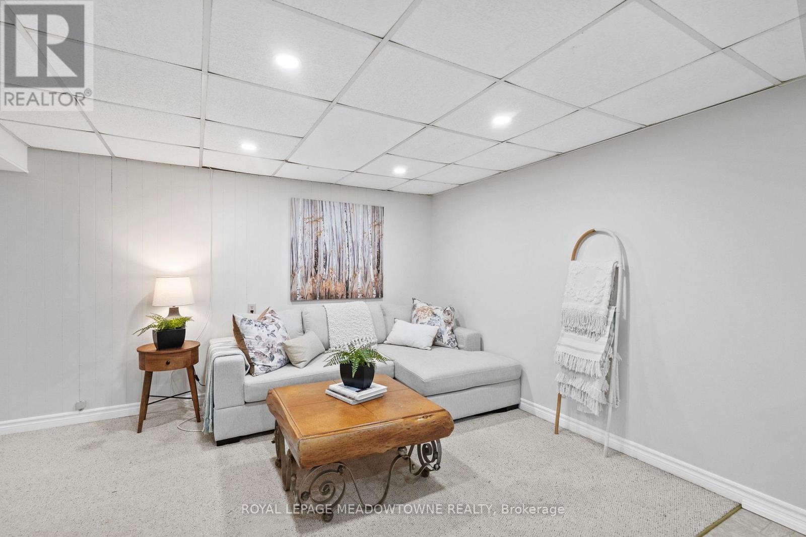 












415 HIGHSIDE DRIVE

,
Milton,




Ontario
L9T1W9

