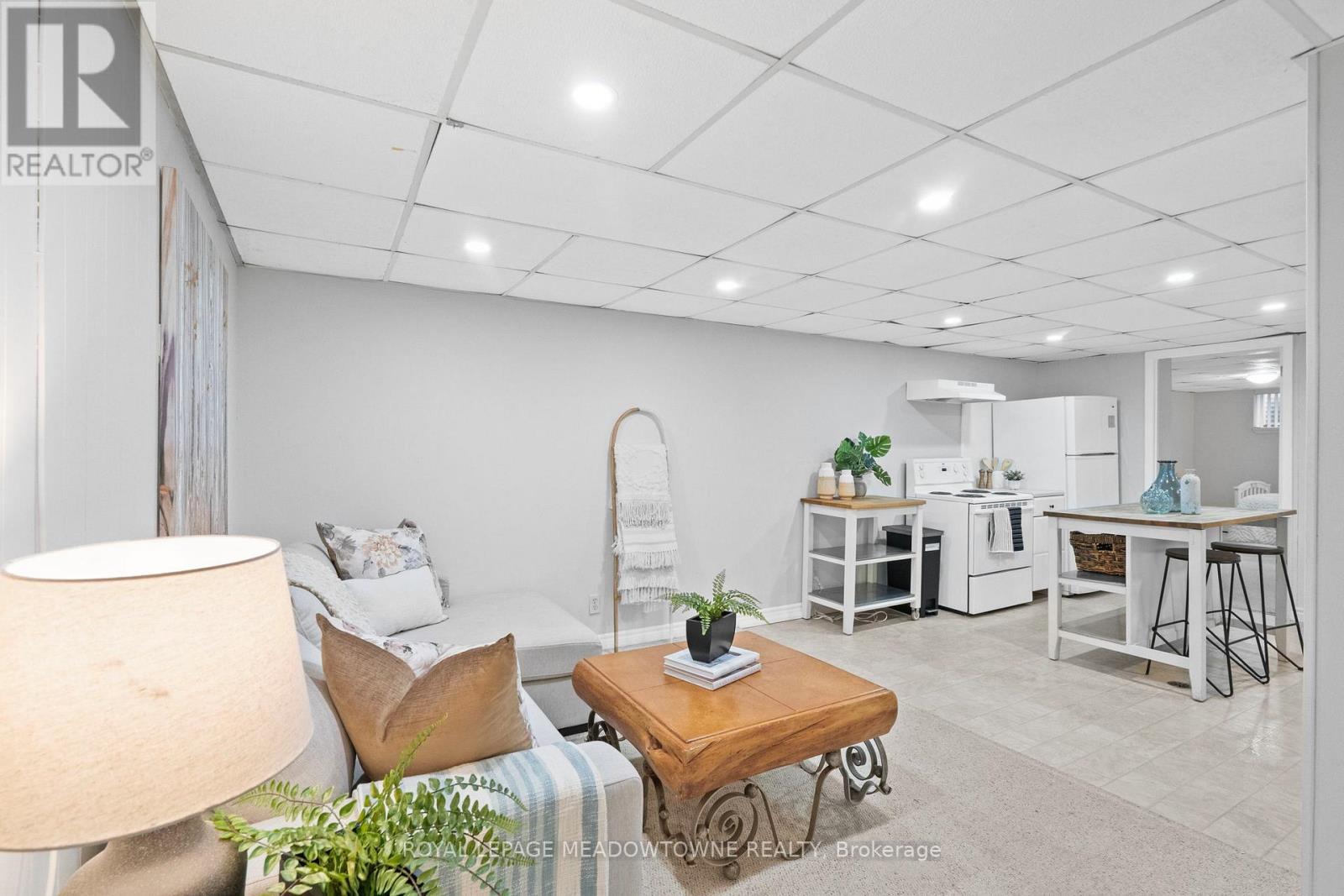












415 HIGHSIDE DRIVE

,
Milton,




Ontario
L9T1W9

