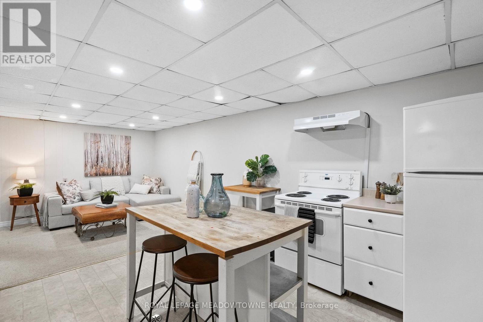 












415 HIGHSIDE DRIVE

,
Milton,




Ontario
L9T1W9

