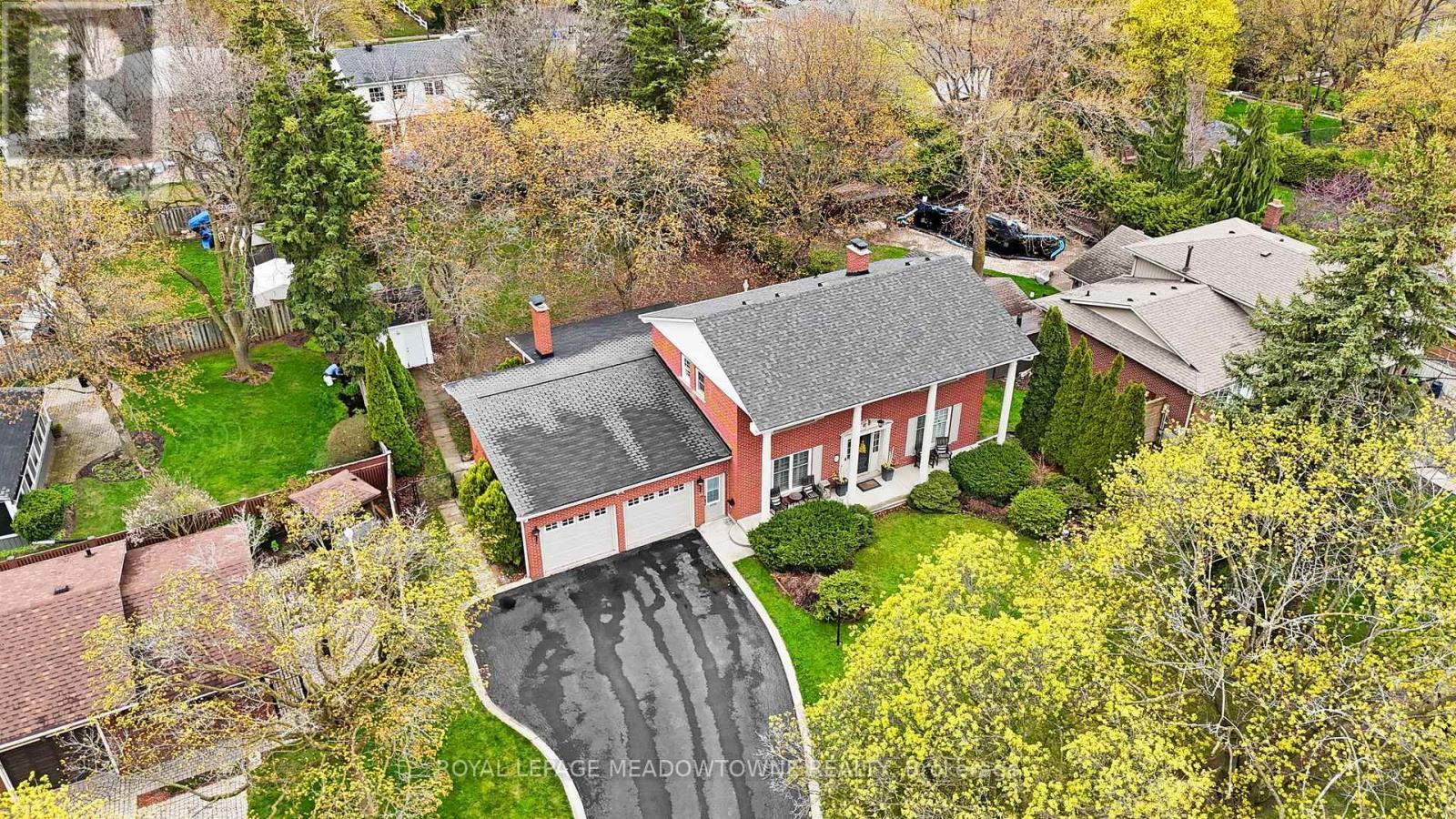 












415 HIGHSIDE DRIVE

,
Milton,




Ontario
L9T1W9

