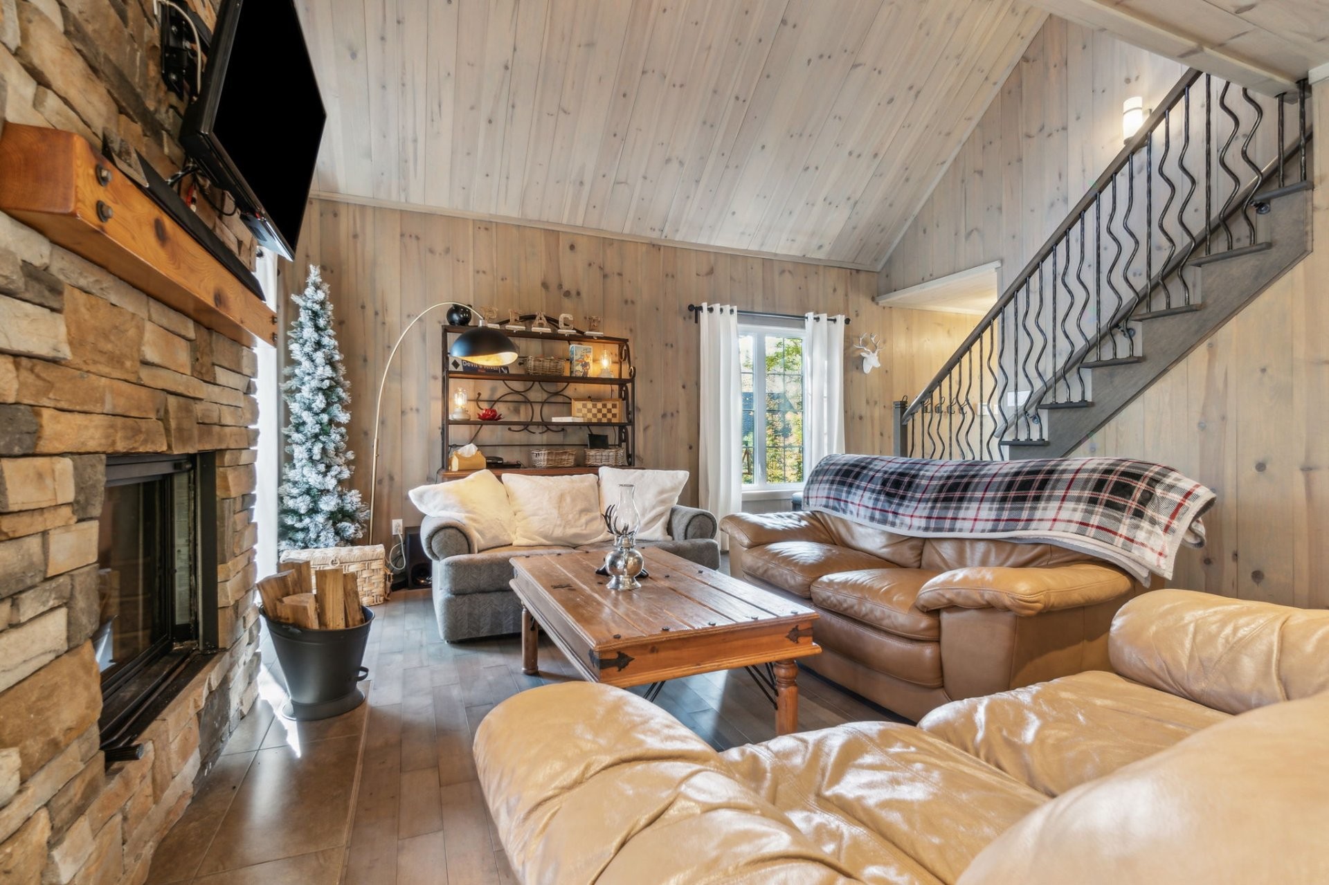 









12


Imp. du Chardonnet

,
Lac-Supérieur,




QC
J0T1P0

