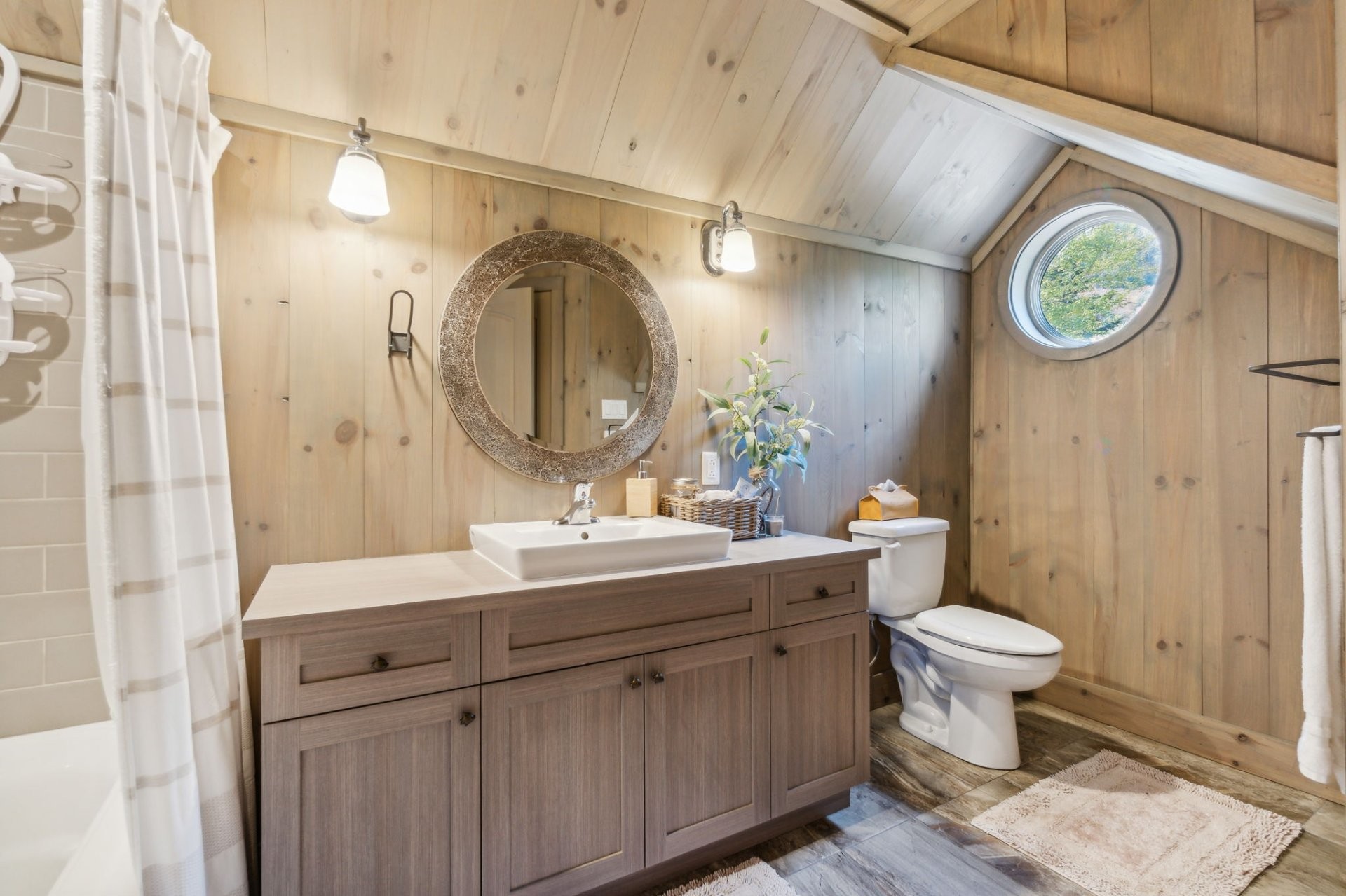 









12


Imp. du Chardonnet

,
Lac-Supérieur,




QC
J0T1P0

