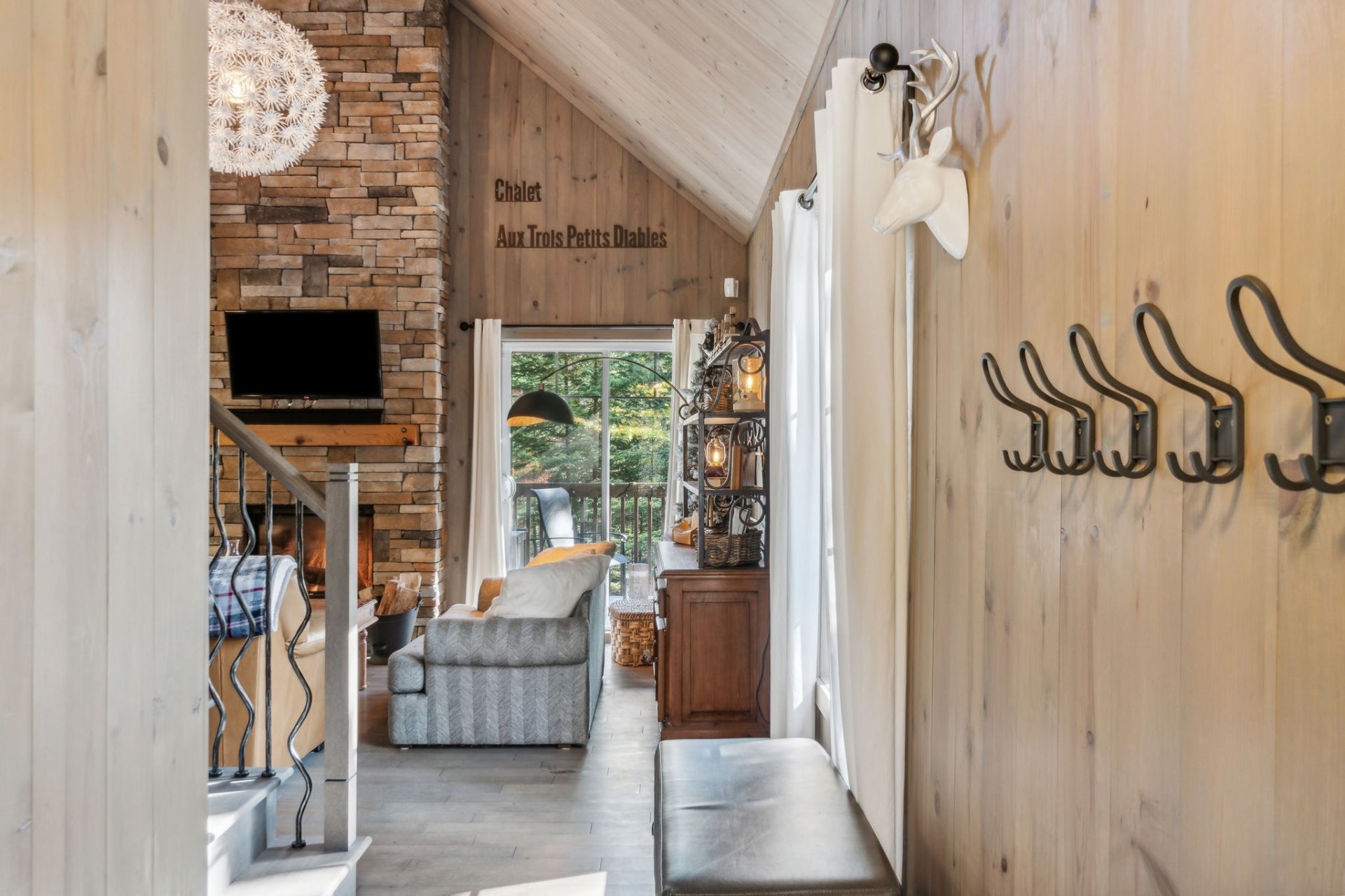 









12


Imp. du Chardonnet

,
Lac-Supérieur,




QC
J0T1P0

