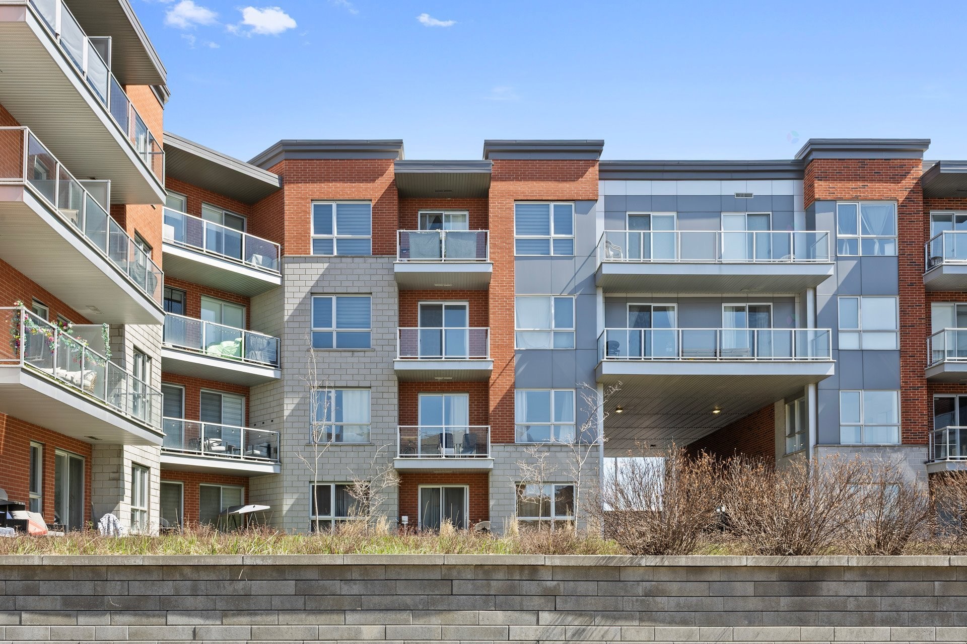 









7255


Rue de Lunan

, 223,
Brossard,




QC
J4Y0N4

